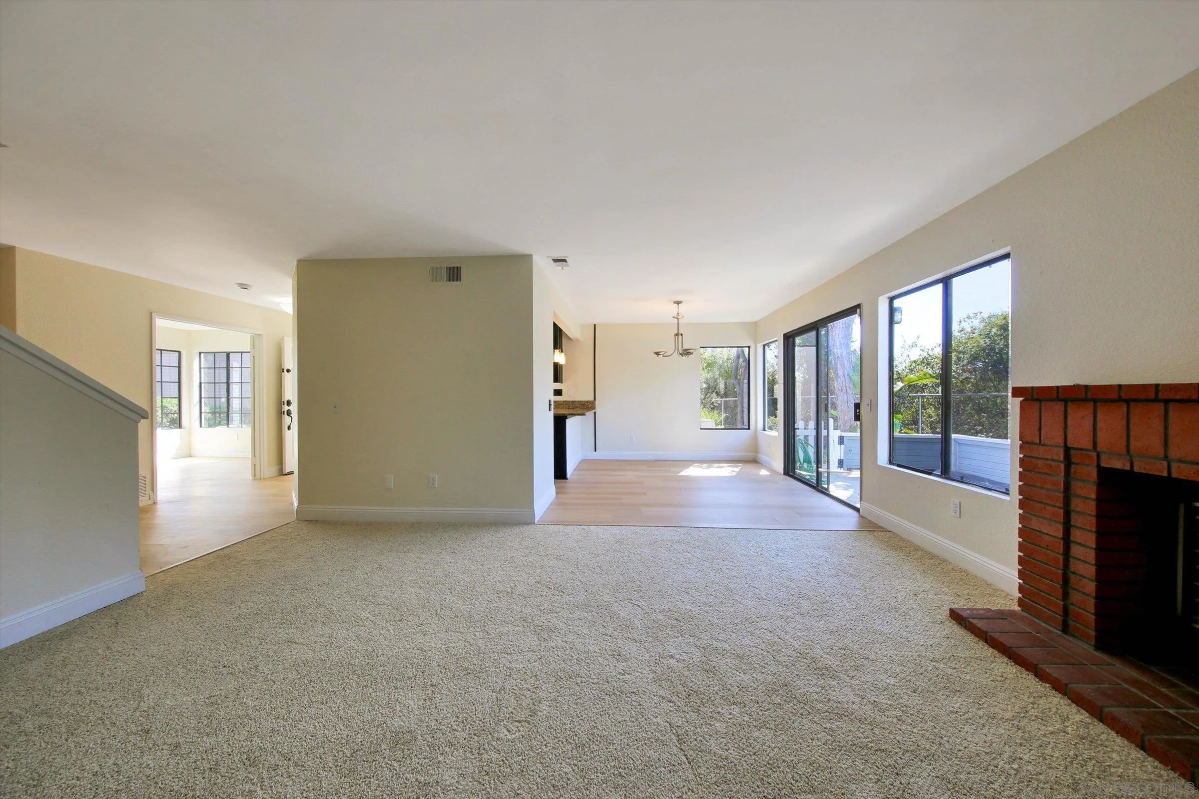https://cdn.realtyfeed.com/cdn/127/260024066/7cbba7f40cb20229063594c6ecd10317.webp