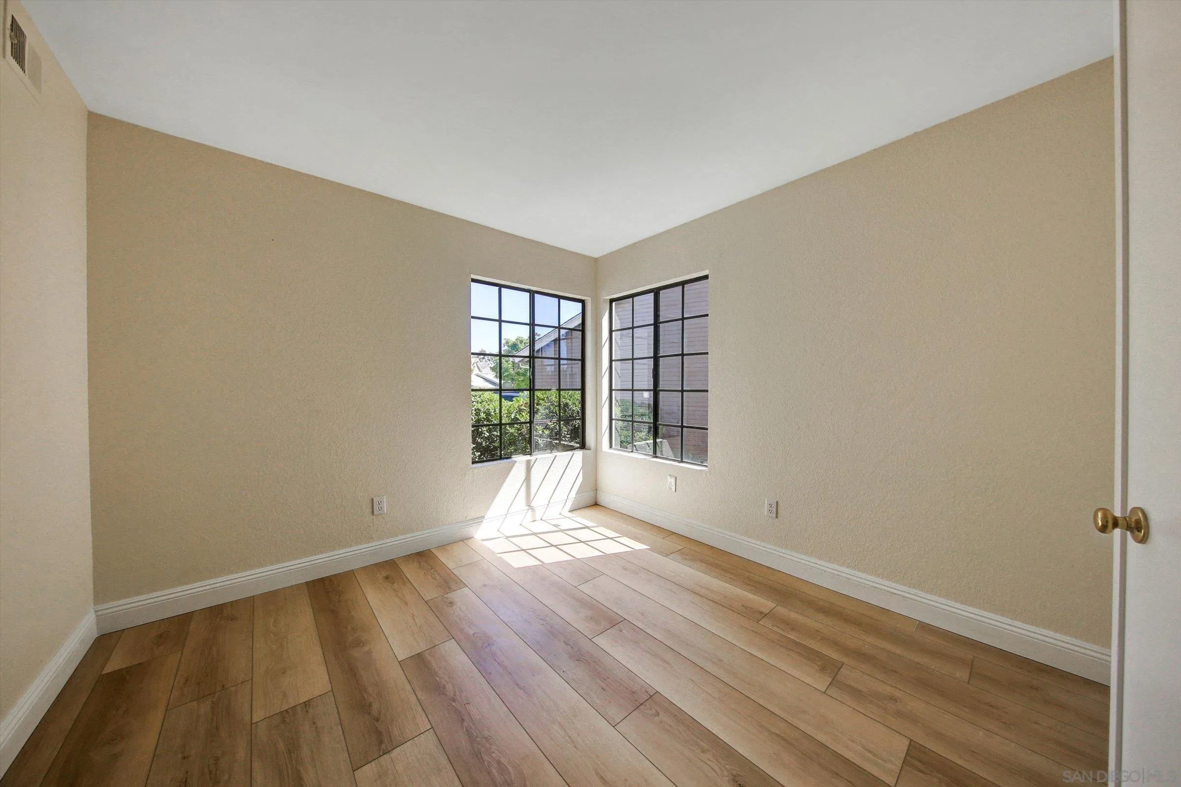 https://cdn.realtyfeed.com/cdn/127/260024066/c46e5b33e3e2307e49ec2de13e50ff50.webp