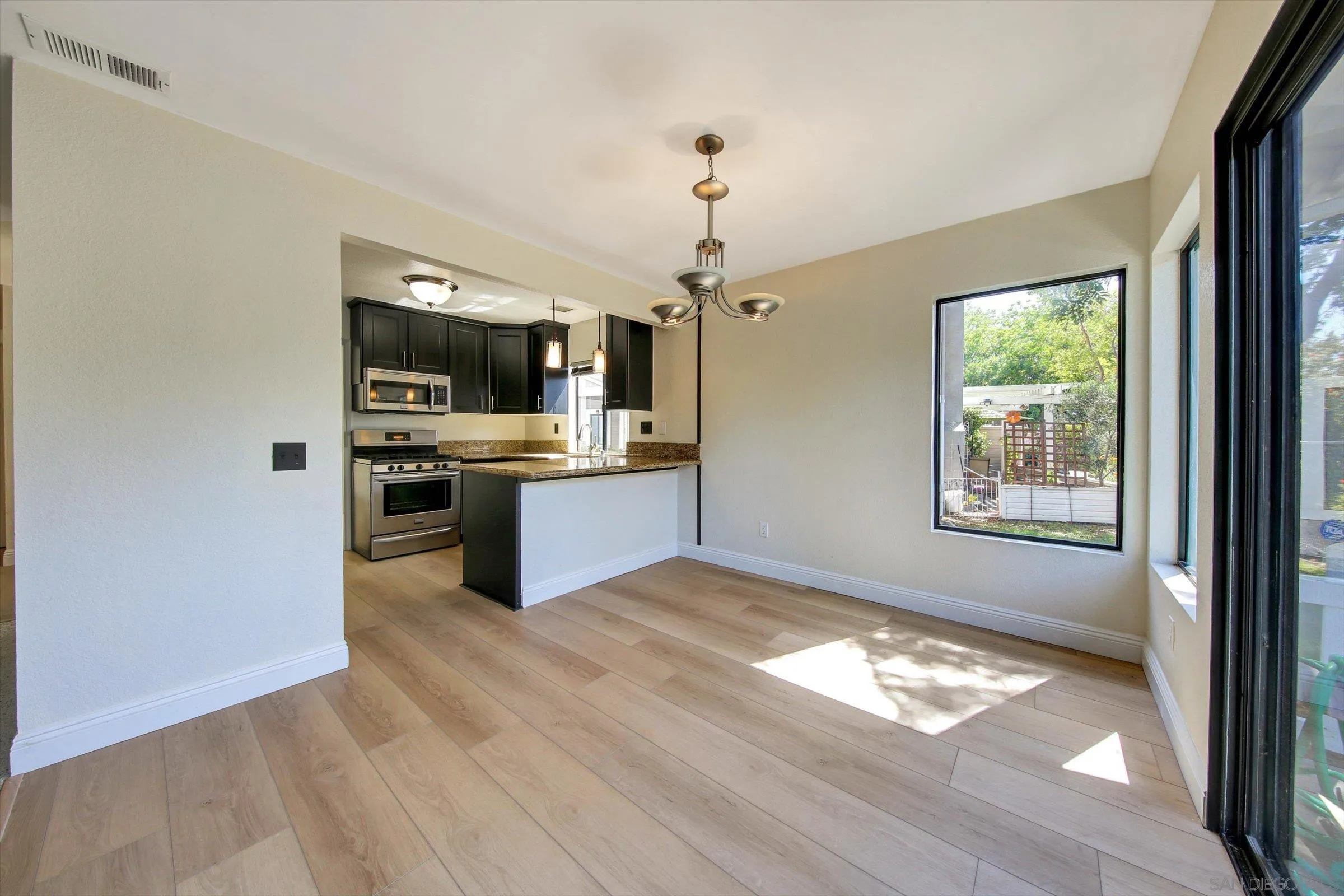 https://cdn.realtyfeed.com/cdn/127/260024066/f044b4291ad1ac481deda7b5ff9477d4.webp