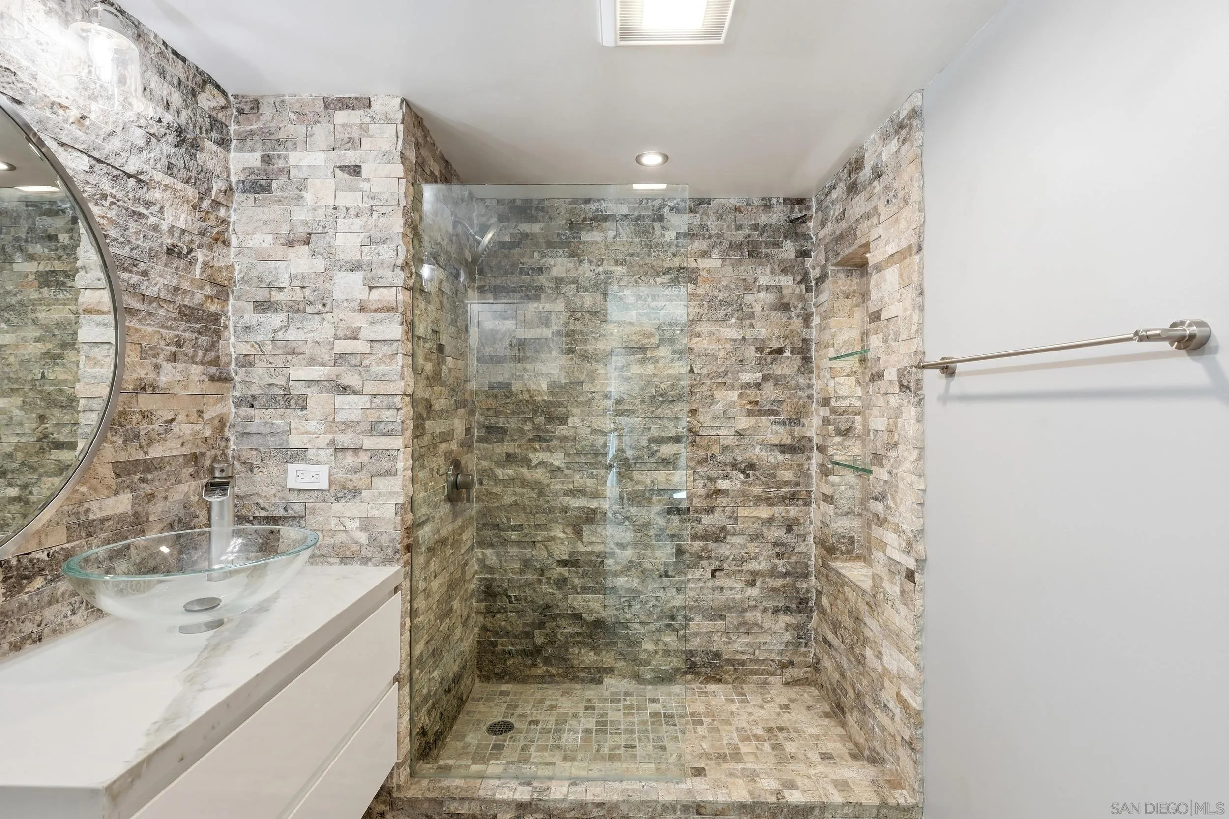 https://cdn.realtyfeed.com/cdn/127/260024067/06e7e6d016cafa5390bf09bd67b15347.webp