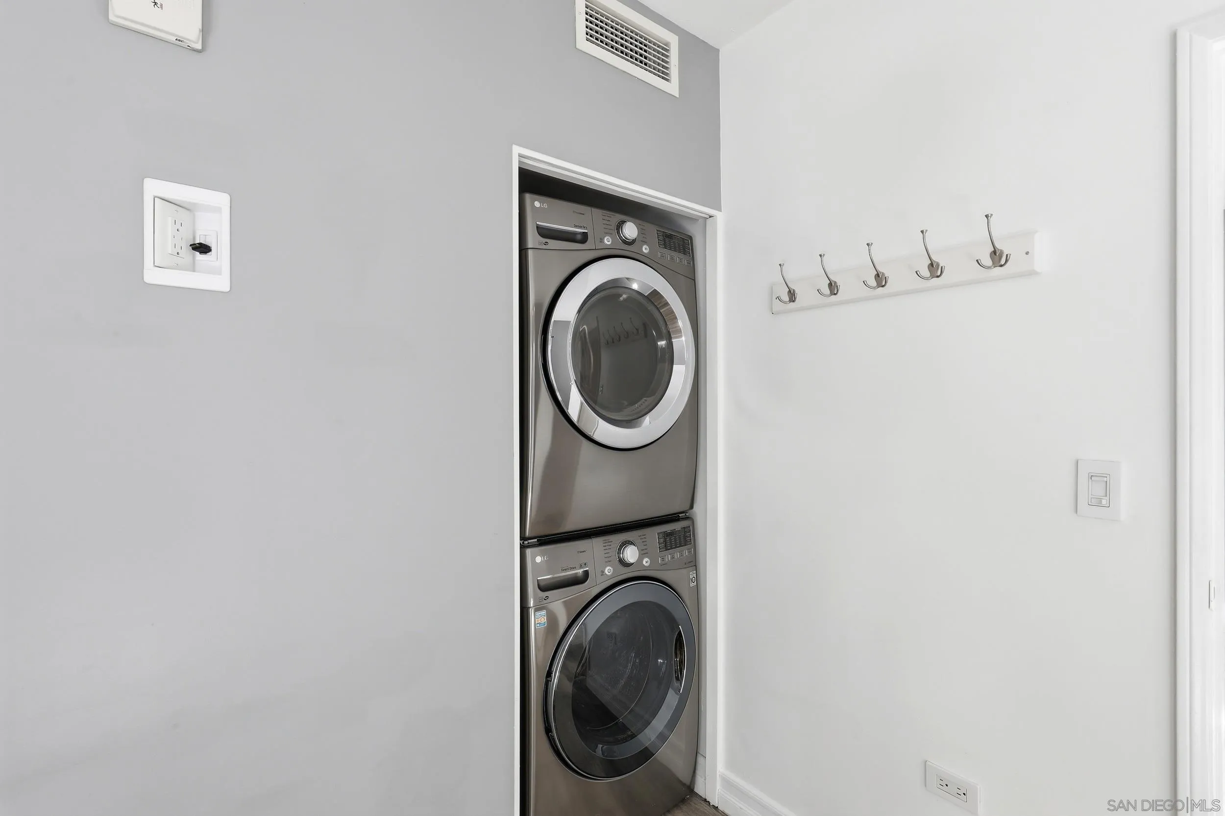 https://cdn.realtyfeed.com/cdn/127/260024067/64ef102e092f87e1aaad4524308f4a71.webp