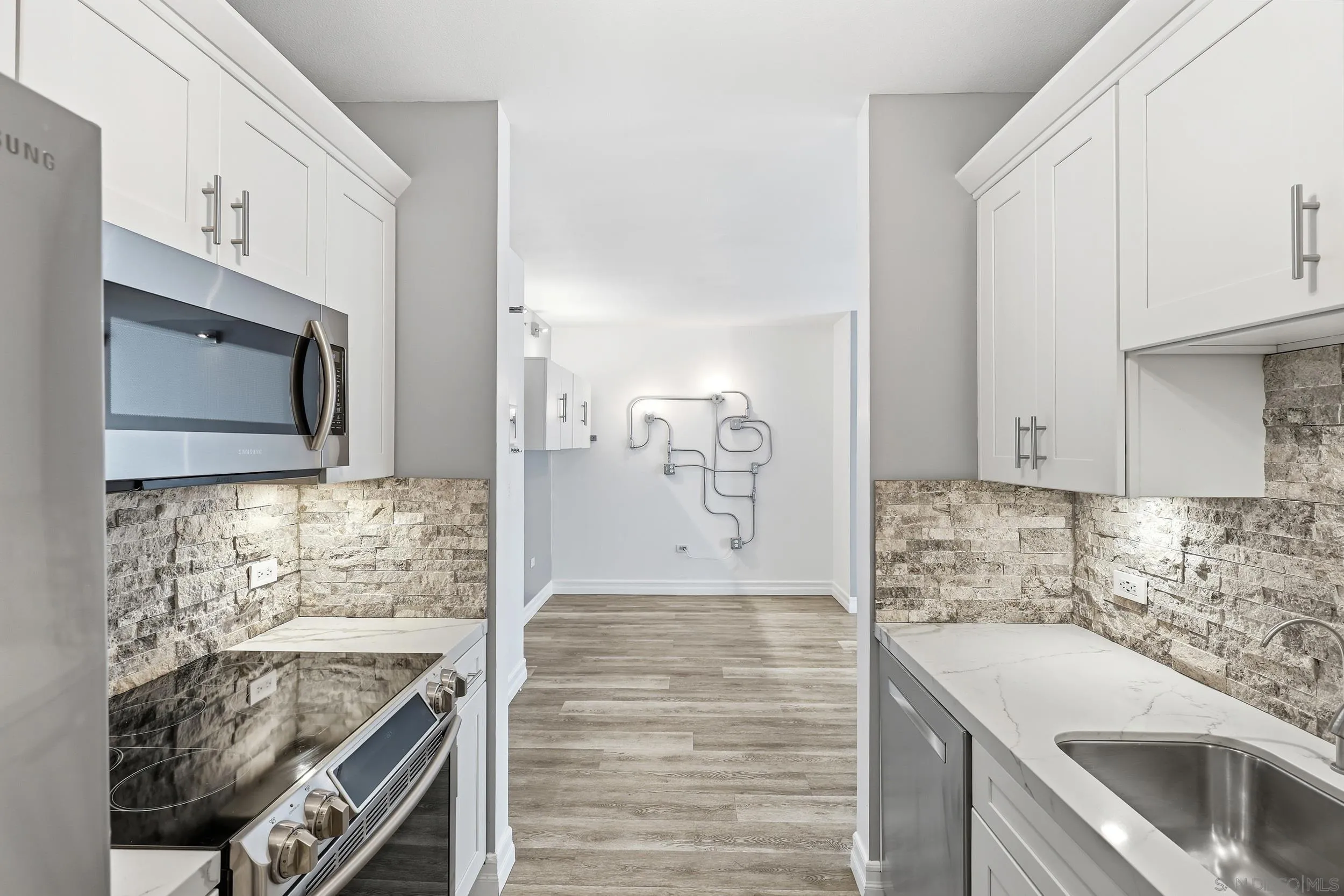 https://cdn.realtyfeed.com/cdn/127/260024067/d8889a772fc5acf677dd6f5b4992484e.webp