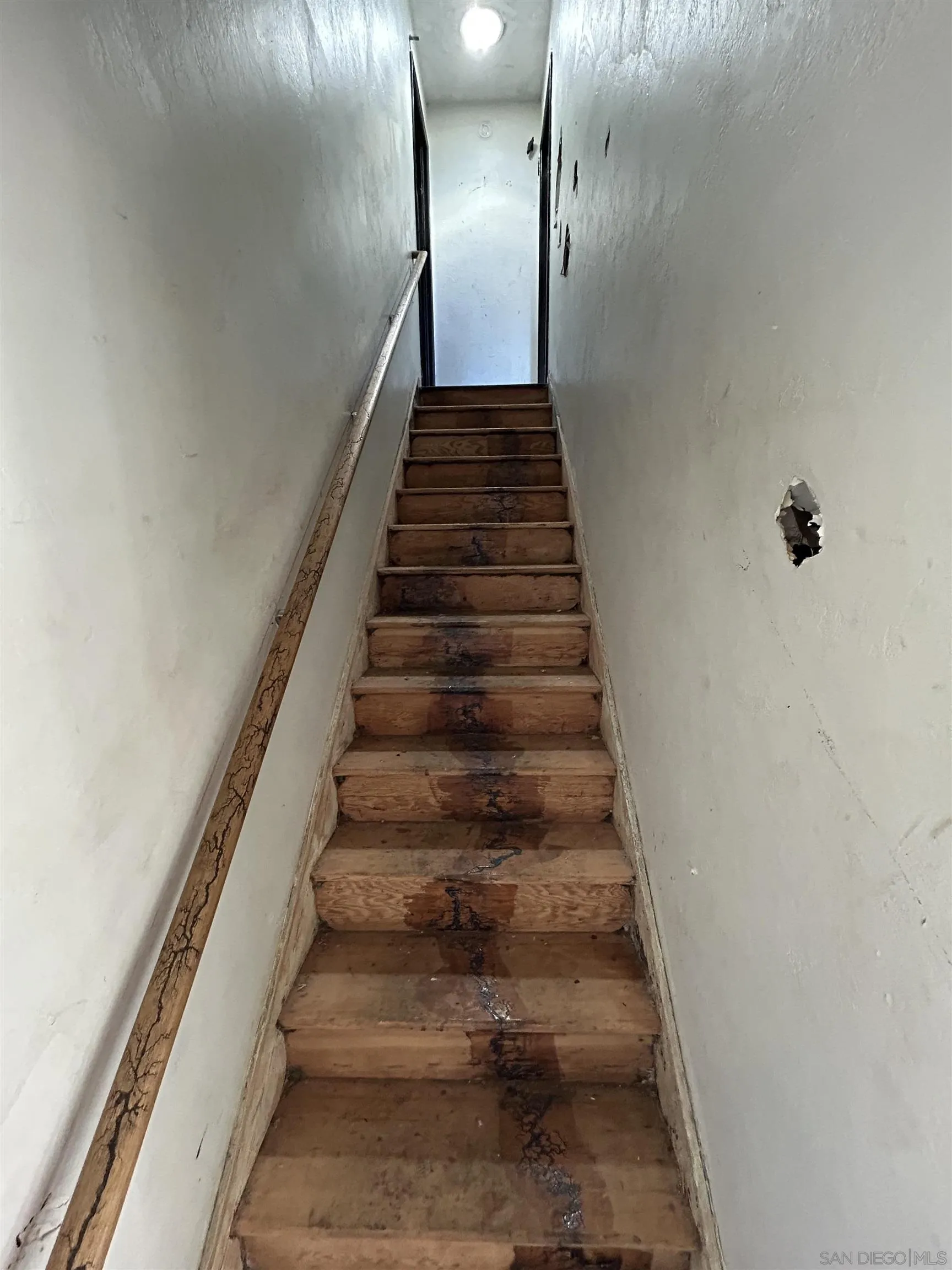 https://cdn.realtyfeed.com/cdn/127/260024068/1e99f9d6bb198222f3011616fbab10ca.webp