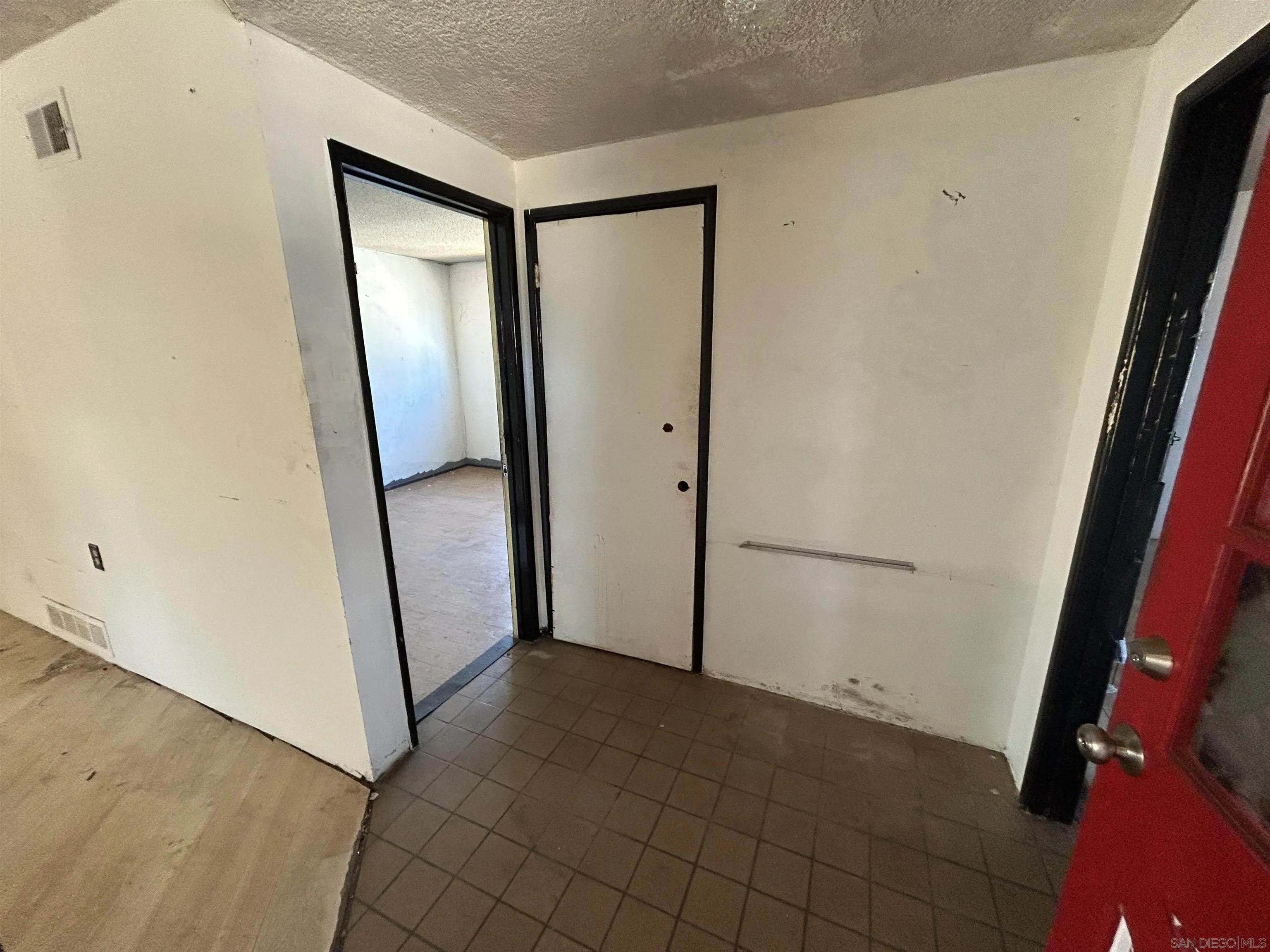 https://cdn.realtyfeed.com/cdn/127/260024068/9454f3b50798c62750885b10444acdff.webp