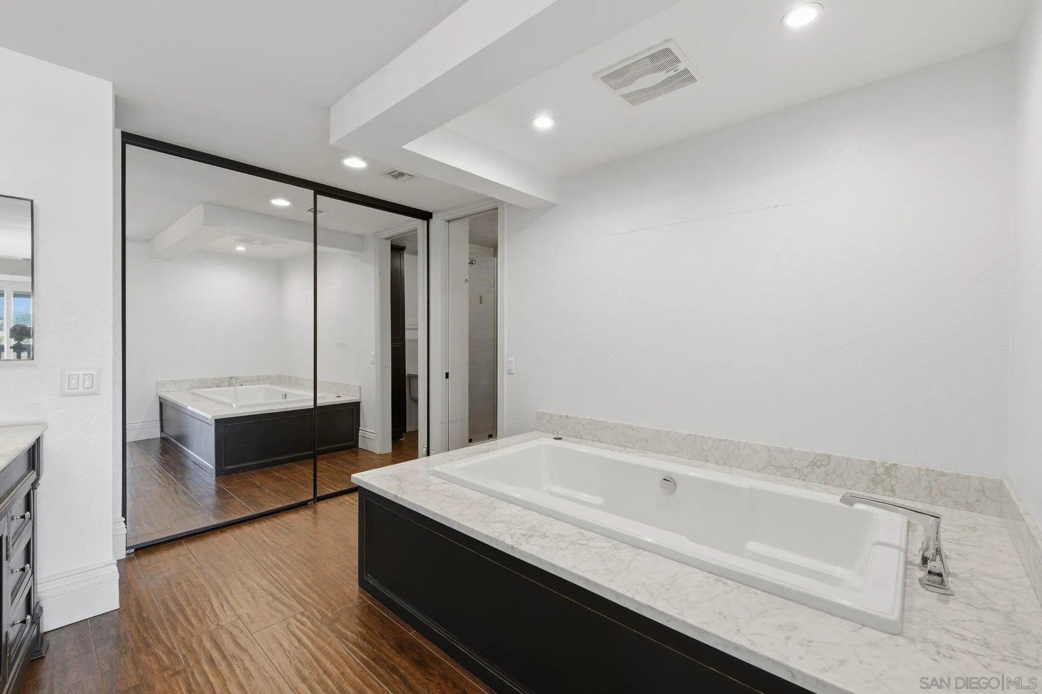 https://cdn.realtyfeed.com/cdn/127/260024070/292fe92c606bd2668d95cc2d772e840c.webp