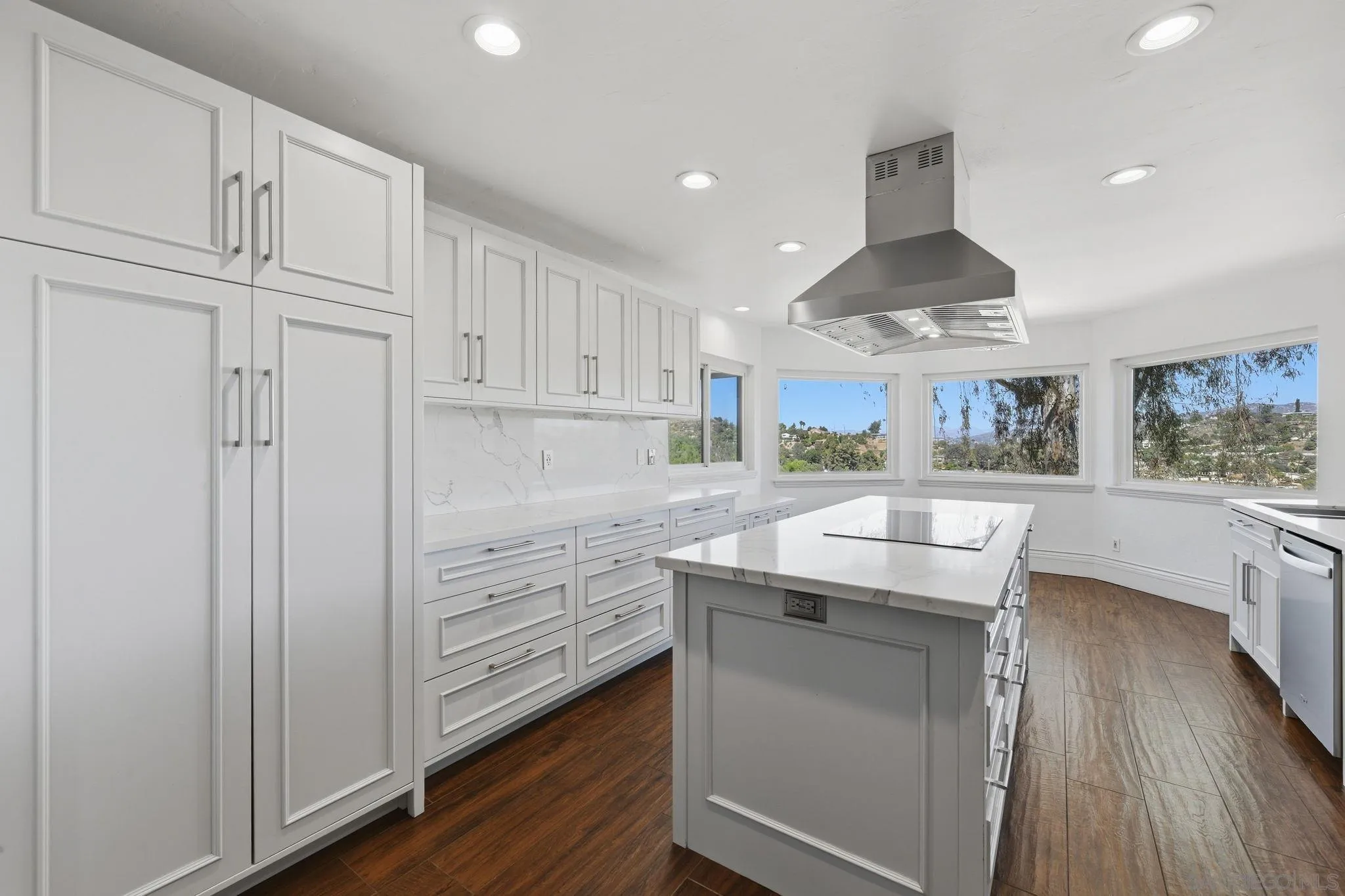 https://cdn.realtyfeed.com/cdn/127/260024070/5bf3b2f6aa9a037bca12804c22a17d7e.webp