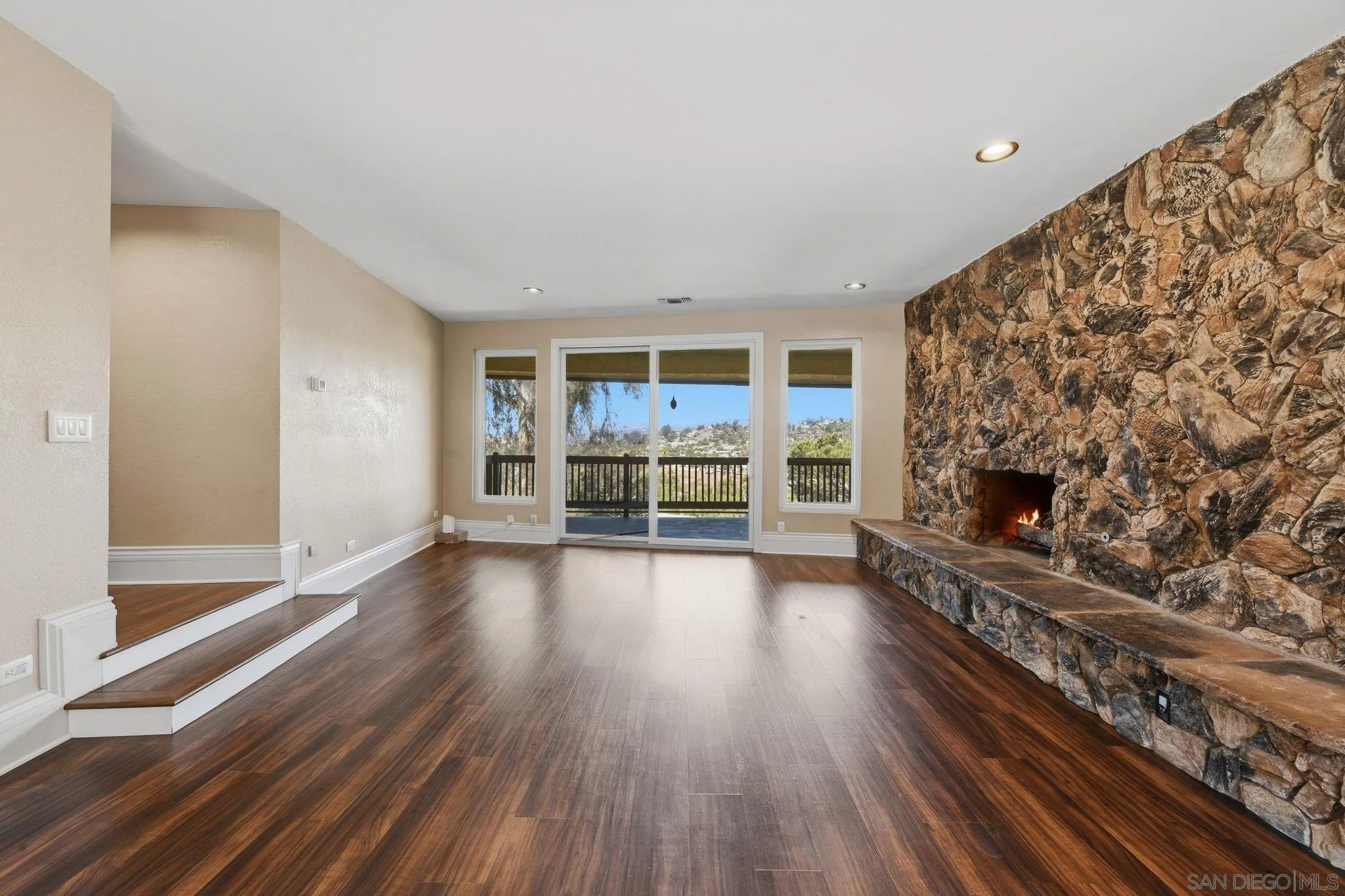 https://cdn.realtyfeed.com/cdn/127/260024070/88b6b34137ee10b8efc918187135b59f.webp