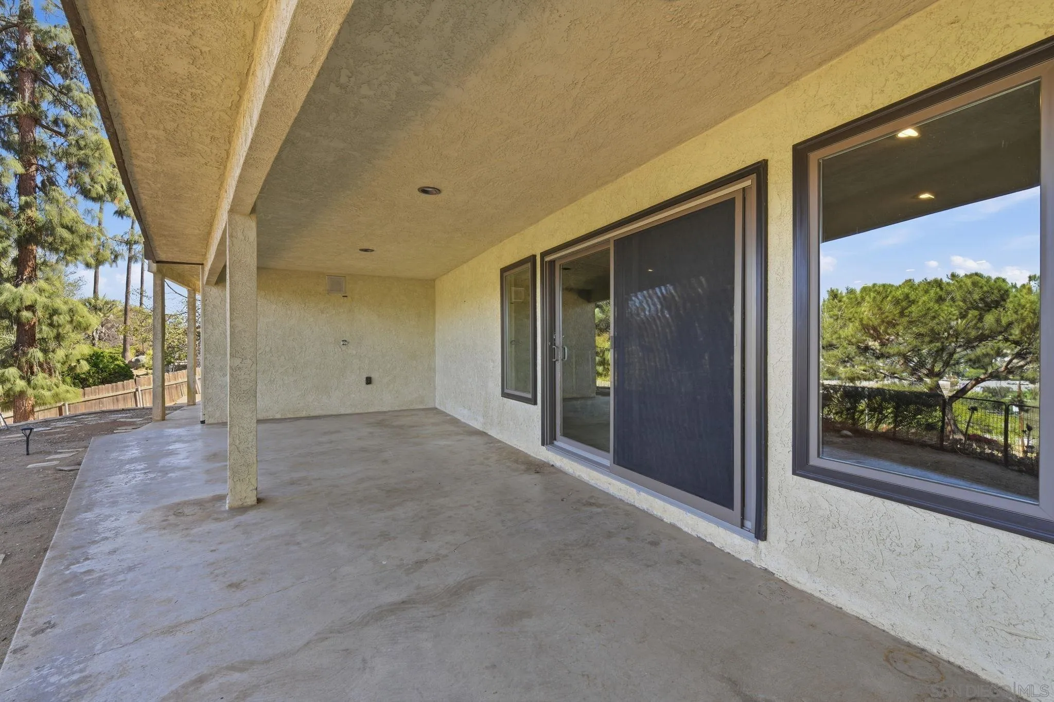 https://cdn.realtyfeed.com/cdn/127/260024070/b813564c1191858f79f4f6366eabae11.webp