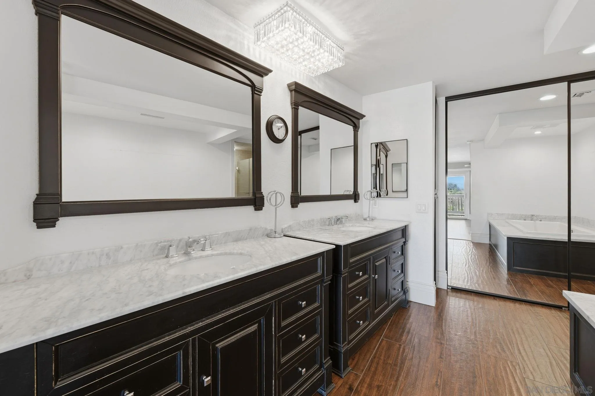 https://cdn.realtyfeed.com/cdn/127/260024070/c2354abdbdc8d6e7d05d2207b77c9d26.webp