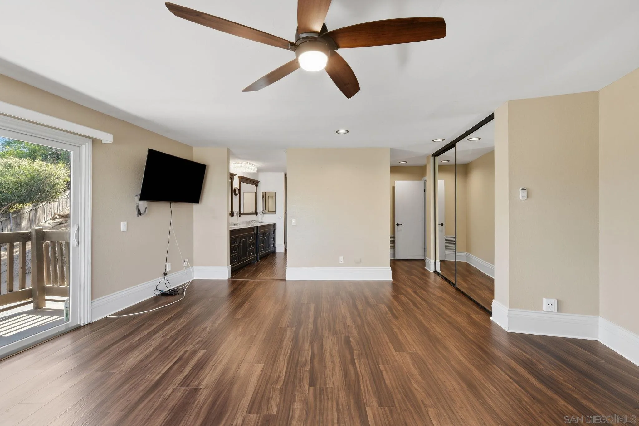 https://cdn.realtyfeed.com/cdn/127/260024070/cafd8f12ba6d08d13077e47133eeaa6e.webp
