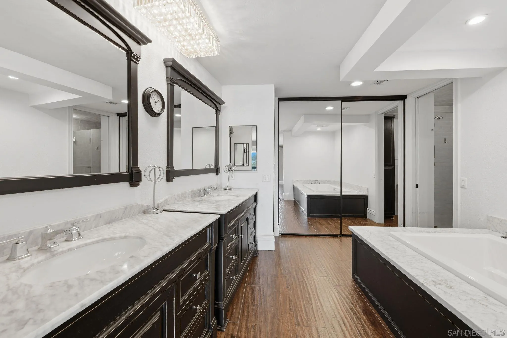 https://cdn.realtyfeed.com/cdn/127/260024070/cd13d6f99dd423f1c2cc781e39d882c0.webp