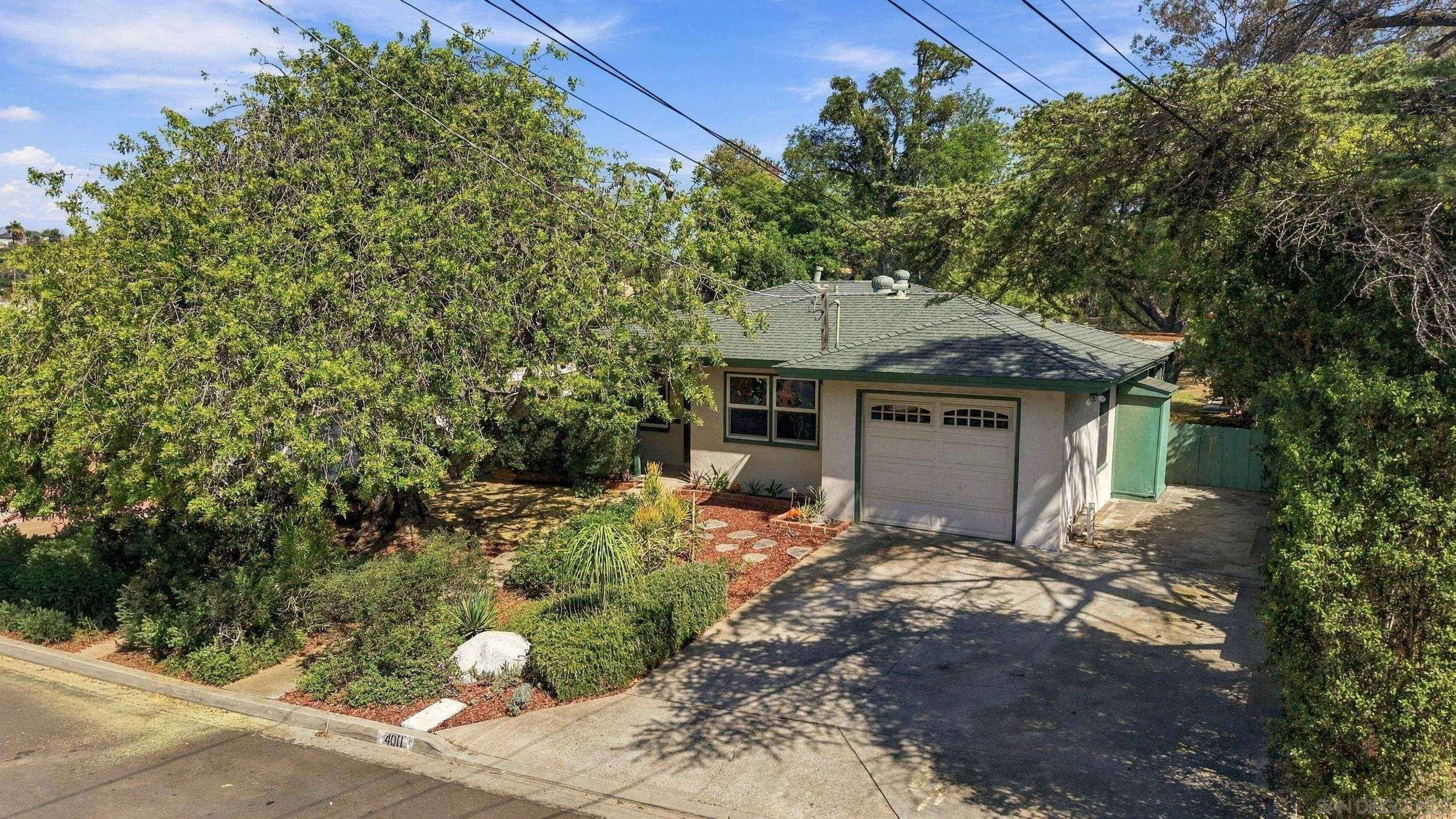 https://cdn.realtyfeed.com/cdn/127/260024071/6390f2e04c6e105404ae3d82b4c4acec.webp