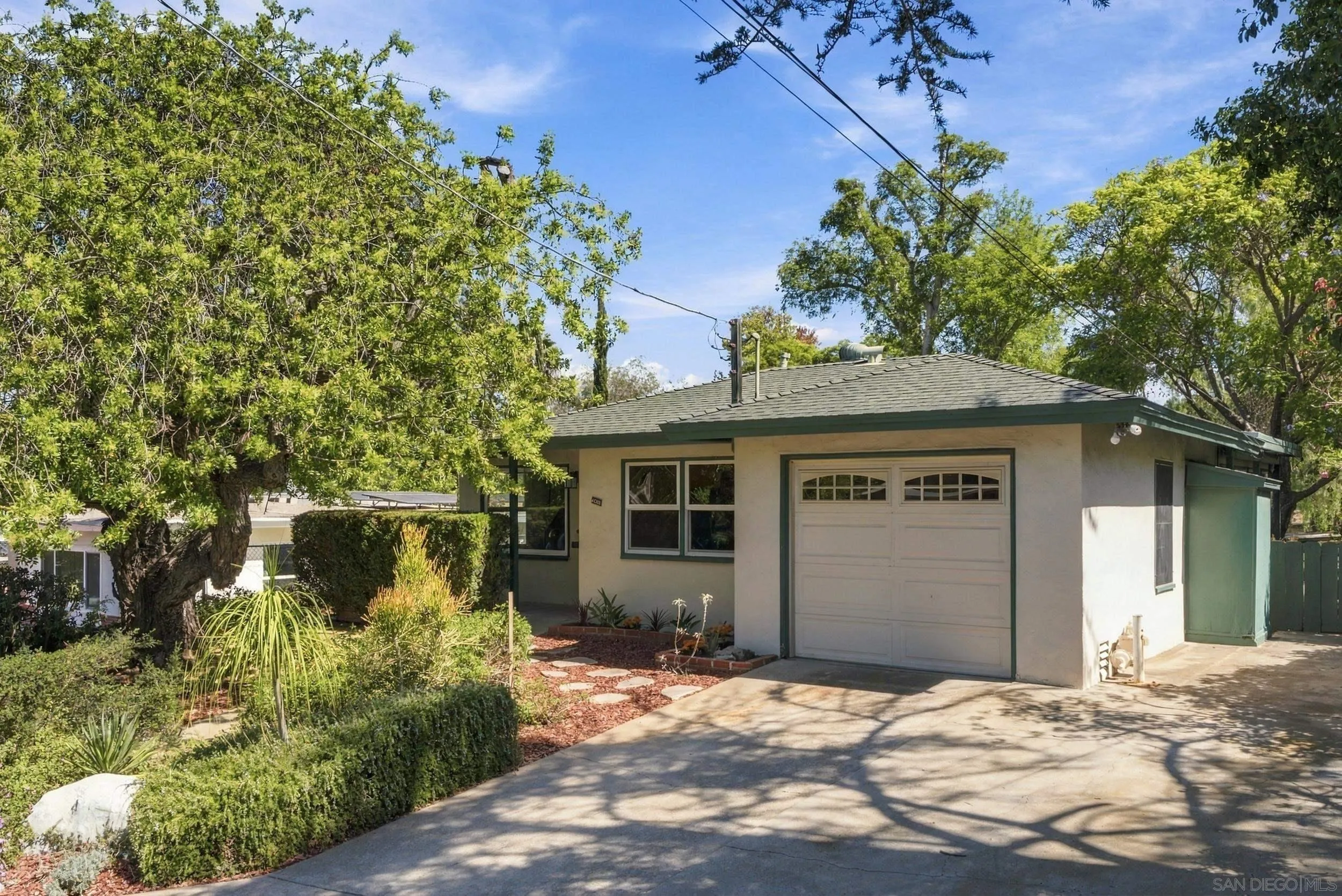 https://cdn.realtyfeed.com/cdn/127/260024071/c35943f9dd9a89f99de05fd7eab1748f.webp