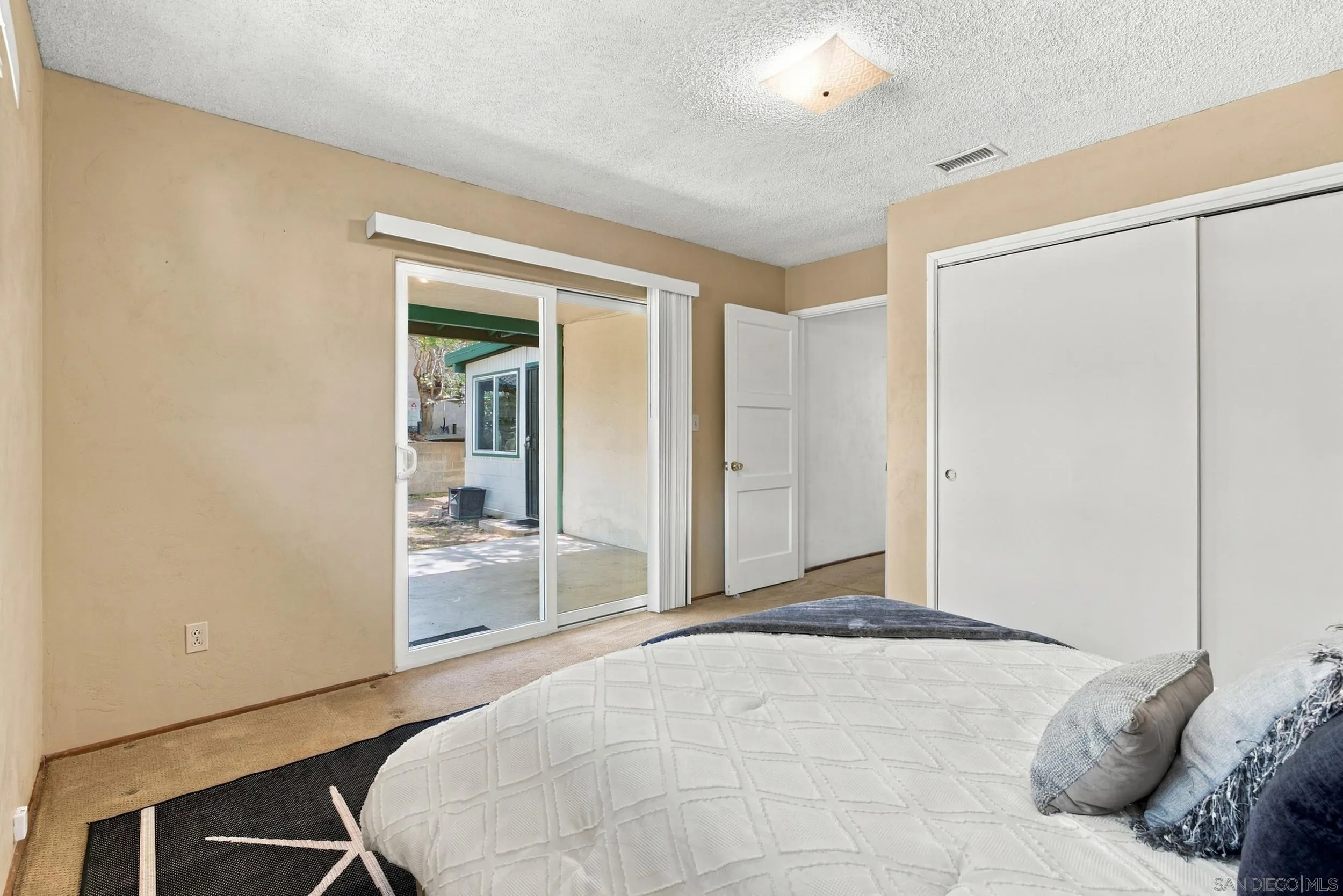 https://cdn.realtyfeed.com/cdn/127/260024071/d0c81262c8ef4e19715c85640e88ef69.webp