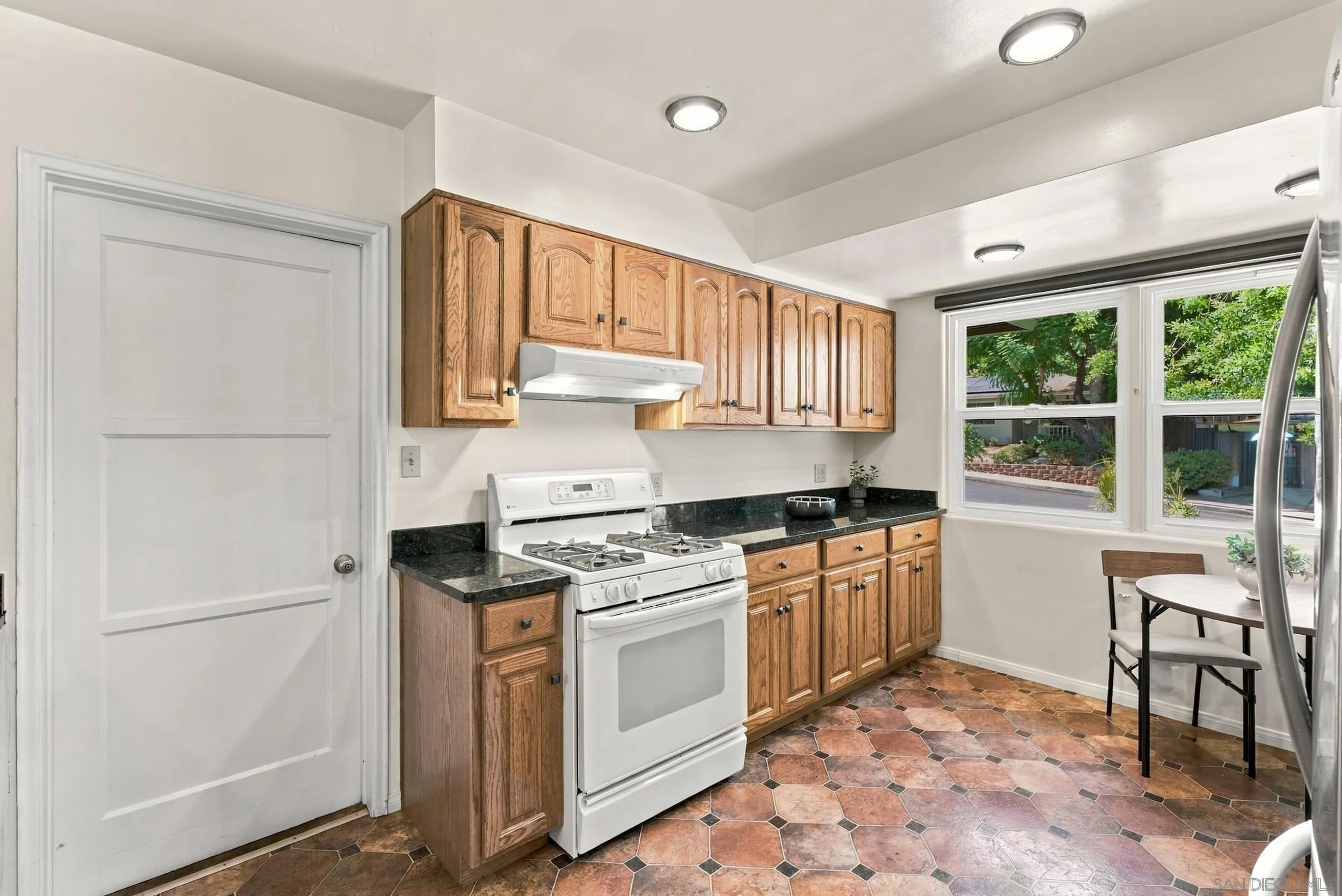 https://cdn.realtyfeed.com/cdn/127/260024071/f9bd244e2b3aca230f086ccc8cb4e92f.webp