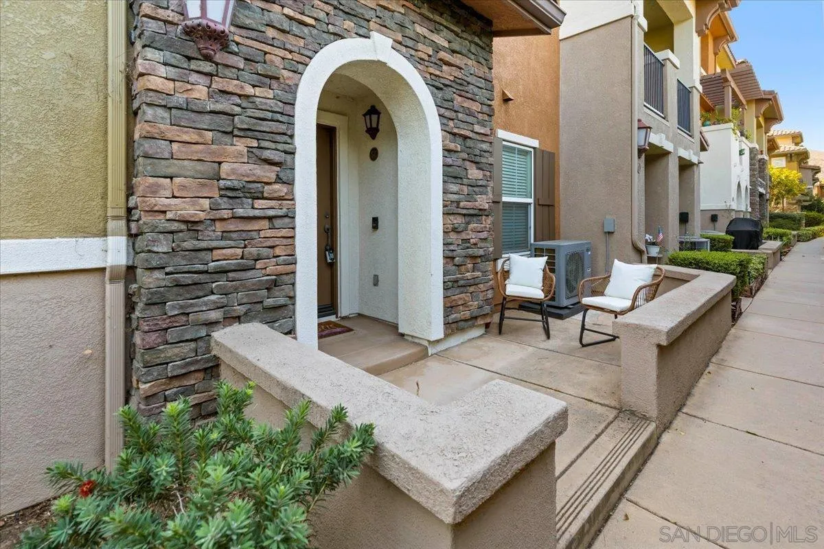 https://cdn.realtyfeed.com/cdn/127/260024075/551bd983197e58cadbee8bc299e688b3.webp