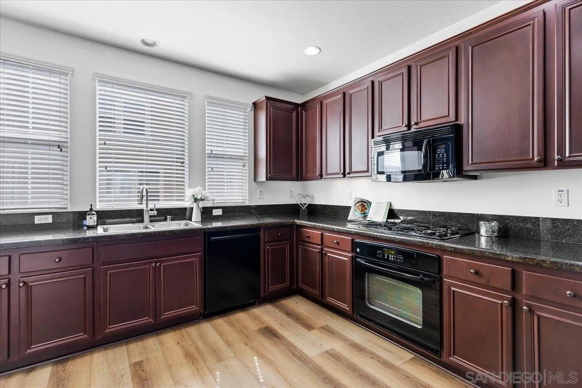 https://cdn.realtyfeed.com/cdn/127/260024075/5d0b440c32b2438f0790cd0c214bdb61.webp