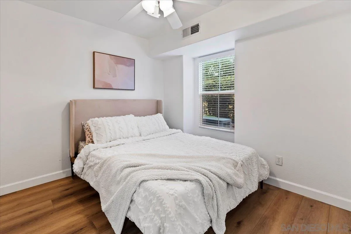 https://cdn.realtyfeed.com/cdn/127/260024075/a01191790f00344caf284f9cab1856fb.webp