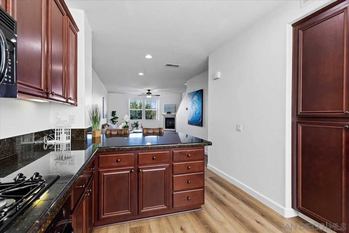 https://cdn.realtyfeed.com/cdn/127/260024075/b8e1ec0703c76dd995b362950c838f5c.webp