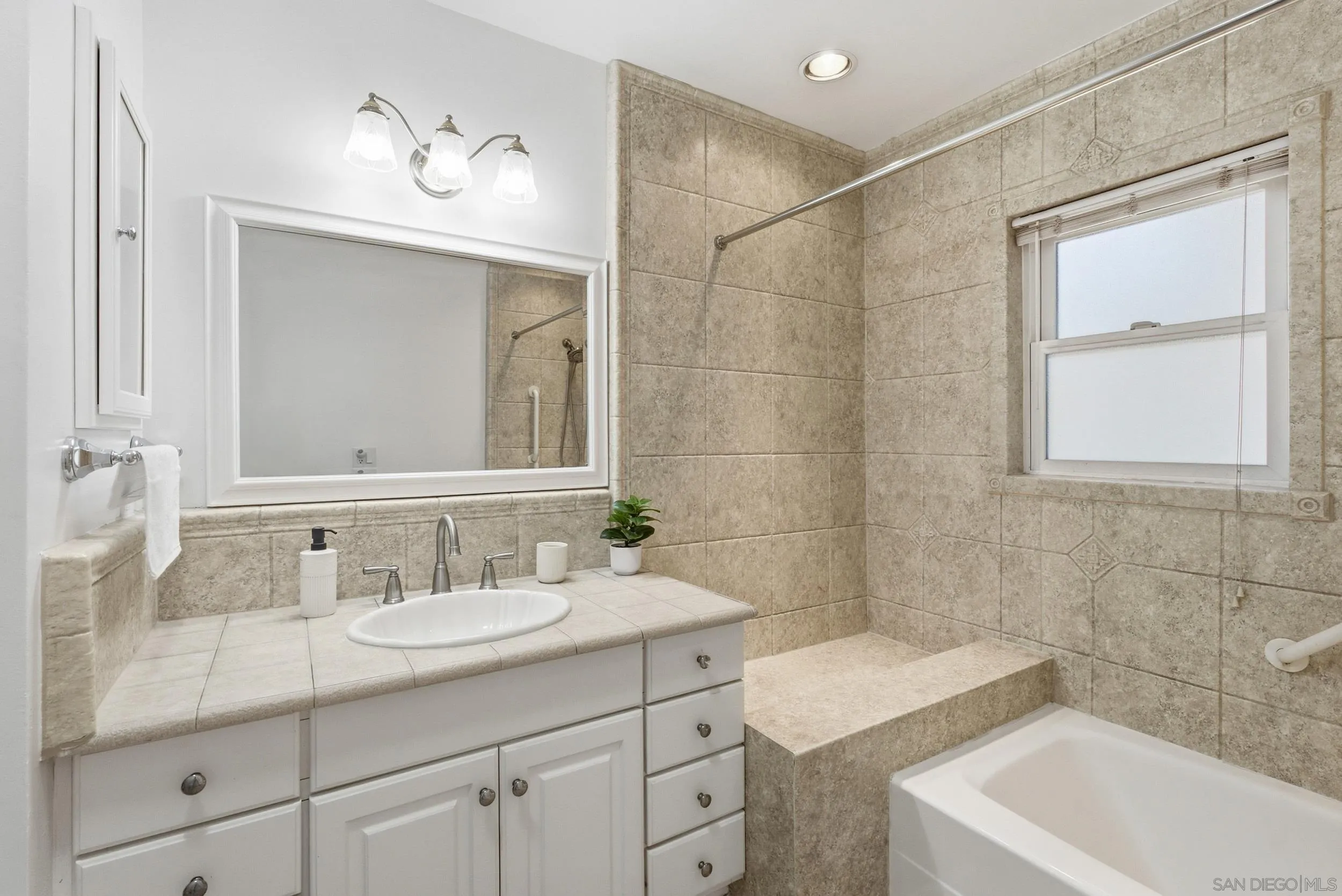 https://cdn.realtyfeed.com/cdn/127/260024076/032f4c2fe3d73934f2f639883b696b2c.webp