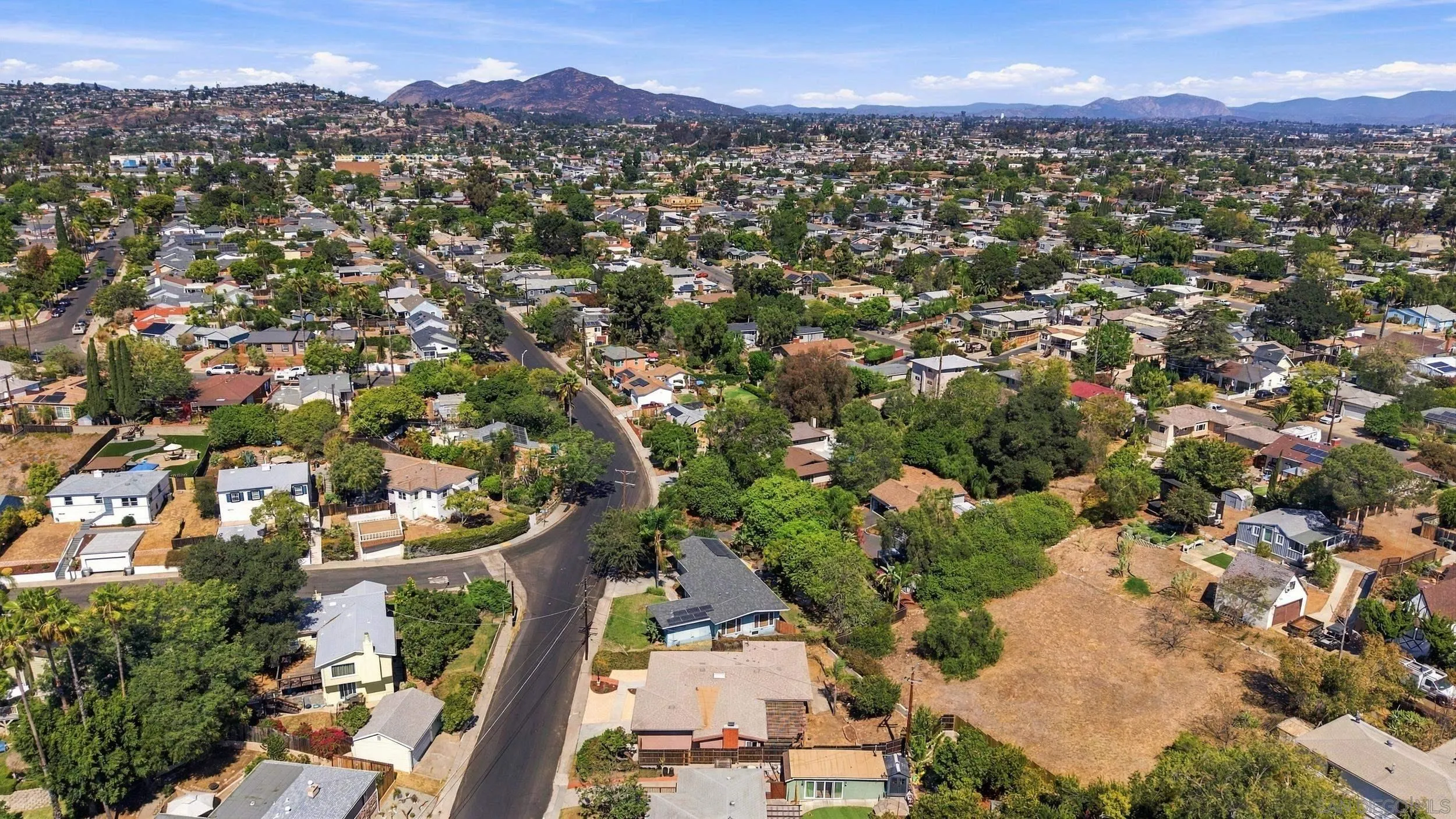 https://cdn.realtyfeed.com/cdn/127/260024076/3f813f210bfb66f337bc7c4b8c40fc5f.webp