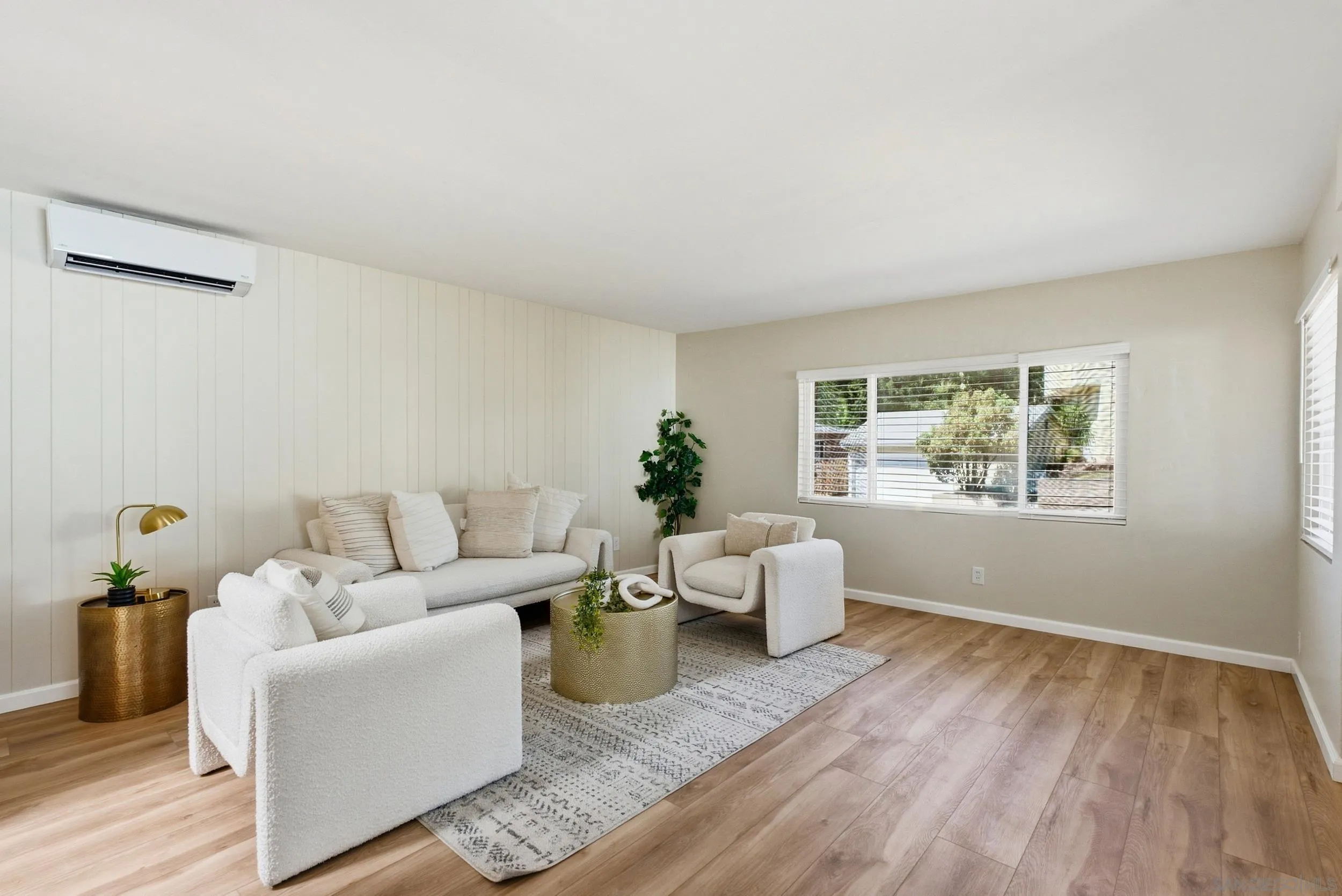 https://cdn.realtyfeed.com/cdn/127/260024076/4d0bdbf6e91983f9e7233a193f4d12ff.webp