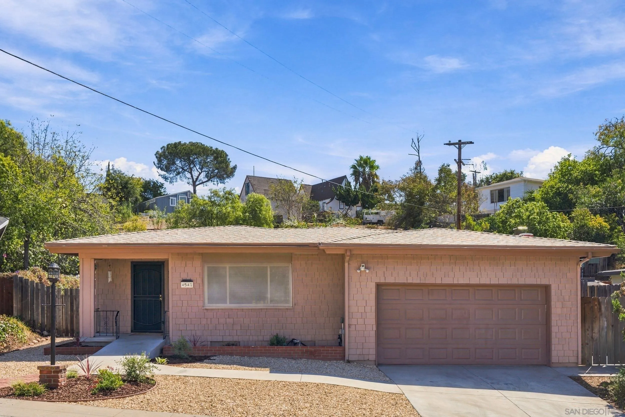 https://cdn.realtyfeed.com/cdn/127/260024076/5e3f508c815b7b22ba4ce96ac864215c.webp