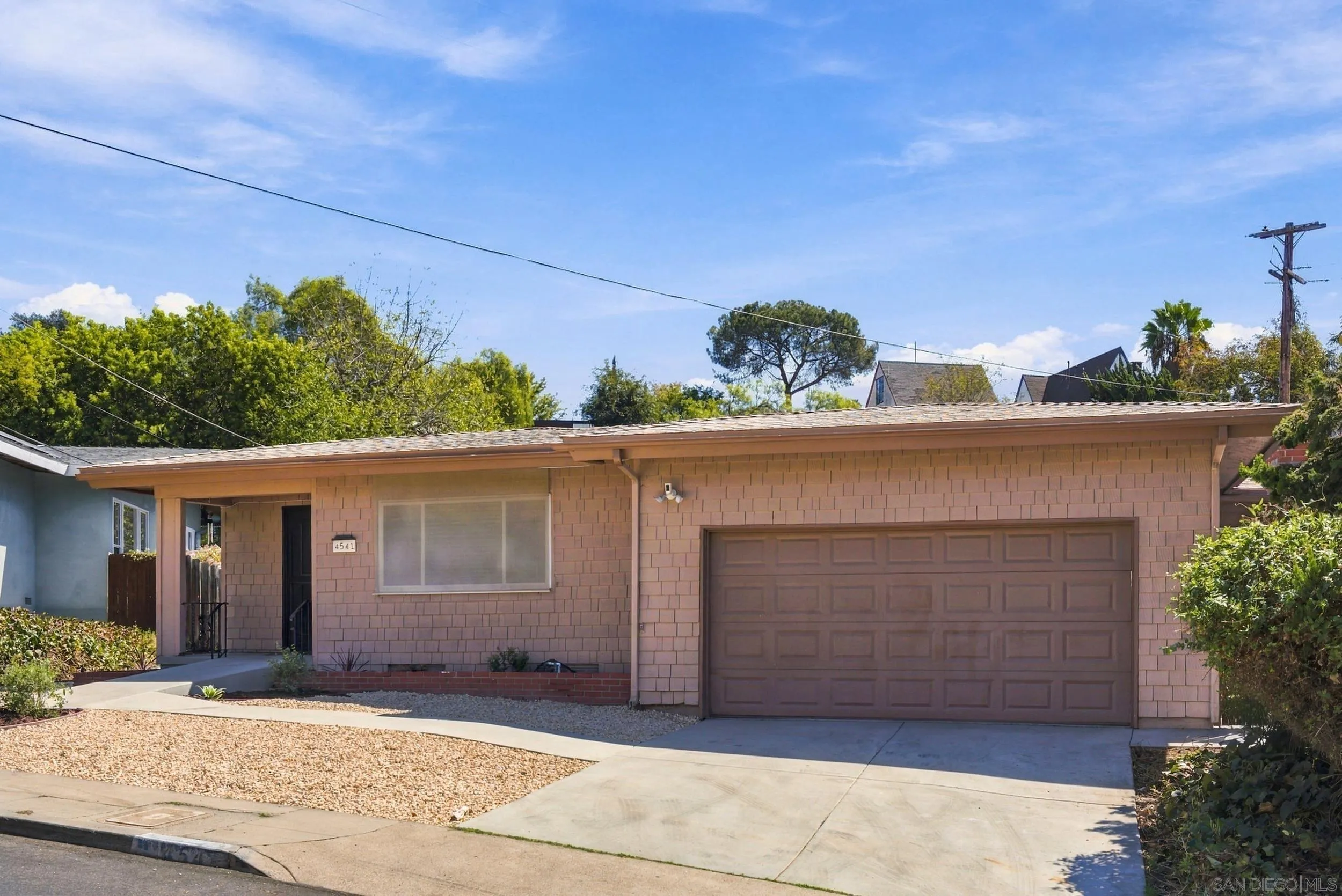 https://cdn.realtyfeed.com/cdn/127/260024076/780782d77106f8b3b12a2d23c416c80d.webp