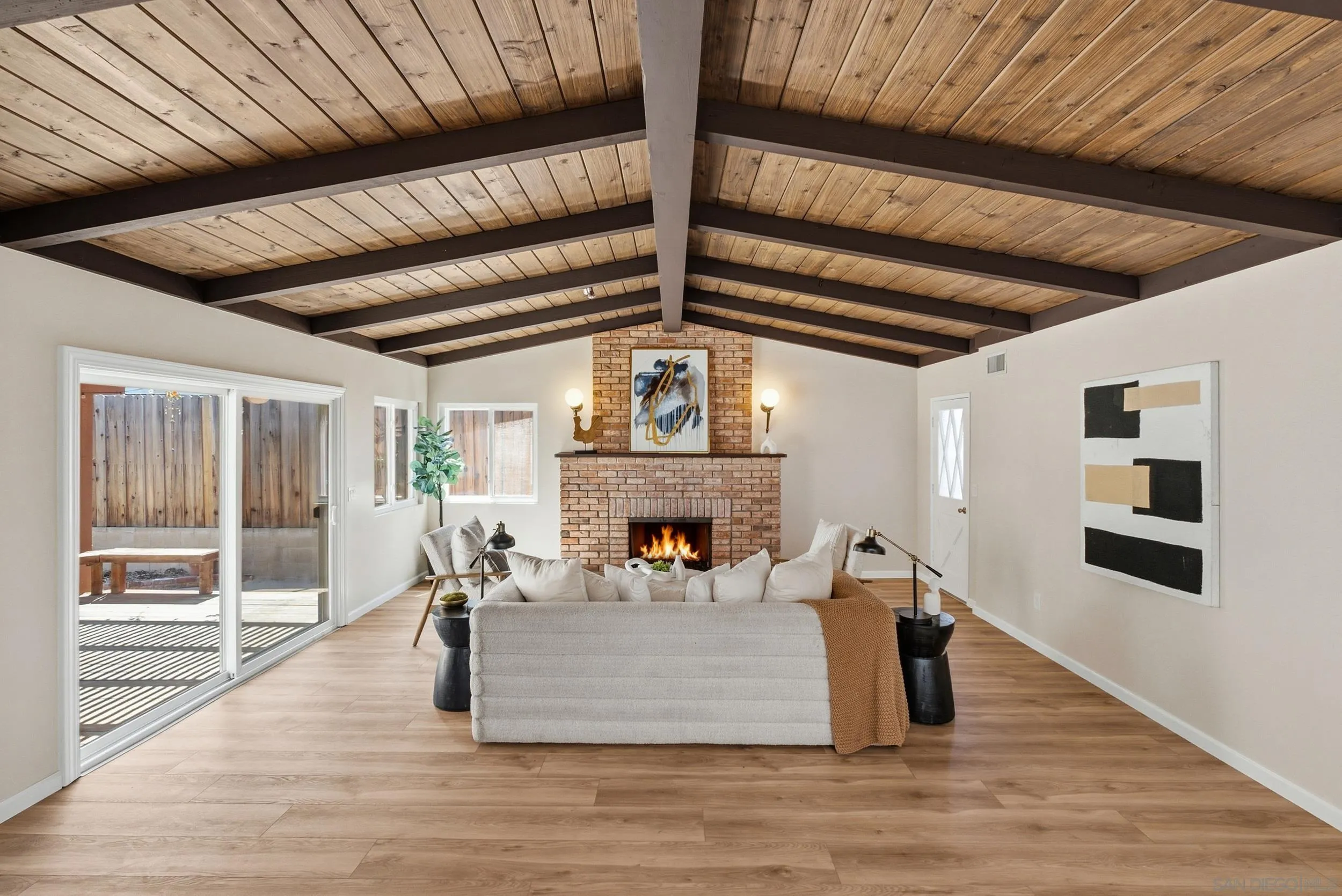 https://cdn.realtyfeed.com/cdn/127/260024076/82d0f01f325de5d70885bb785a5a32e6.webp