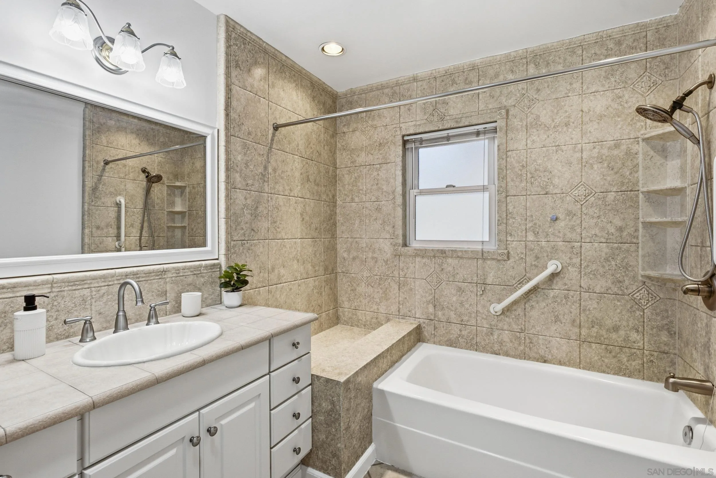 https://cdn.realtyfeed.com/cdn/127/260024076/8a0e2478b5db023cf737e7f690f911f3.webp
