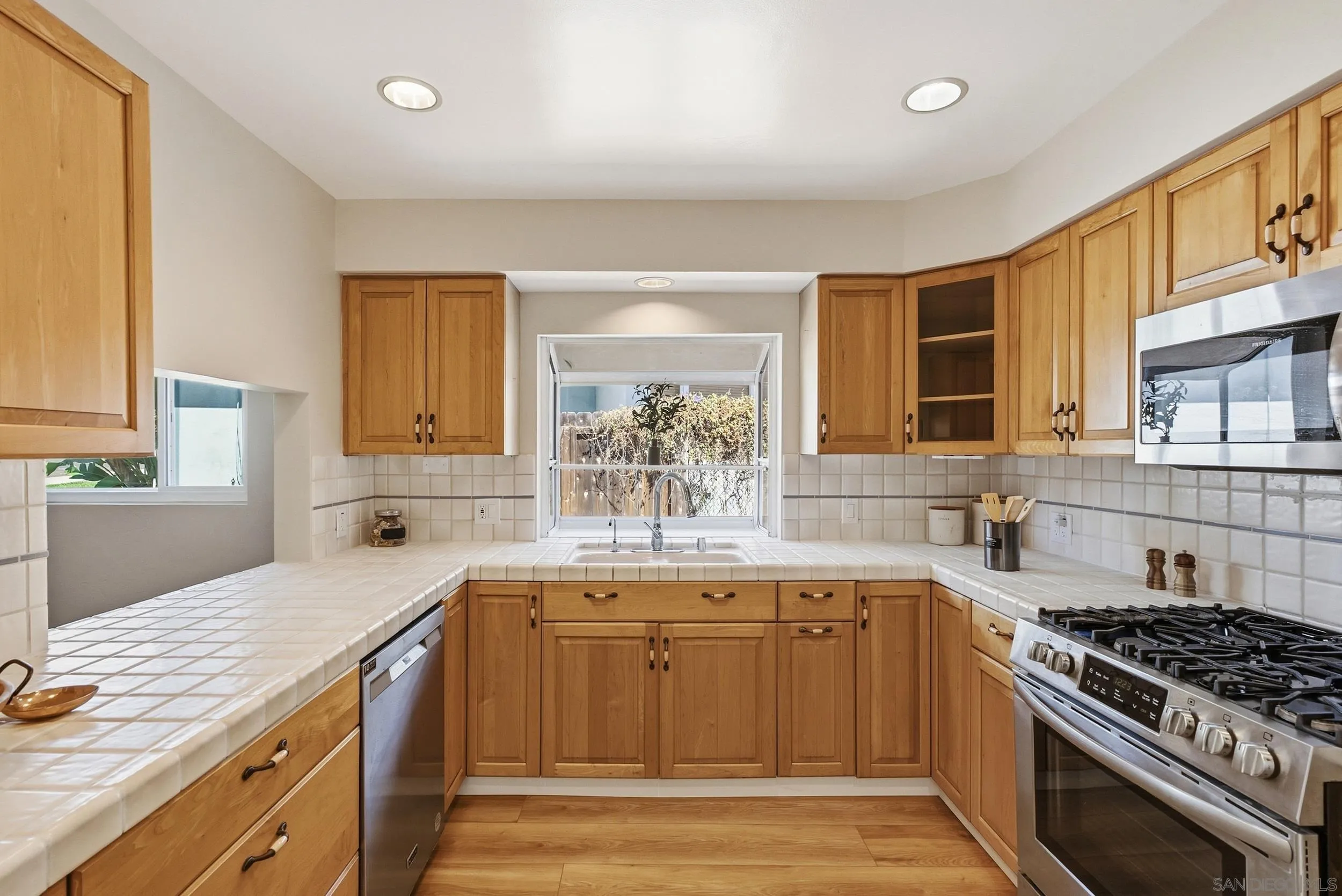 https://cdn.realtyfeed.com/cdn/127/260024076/988b5adbbfbffb5275e0f9dbcf8854e9.webp