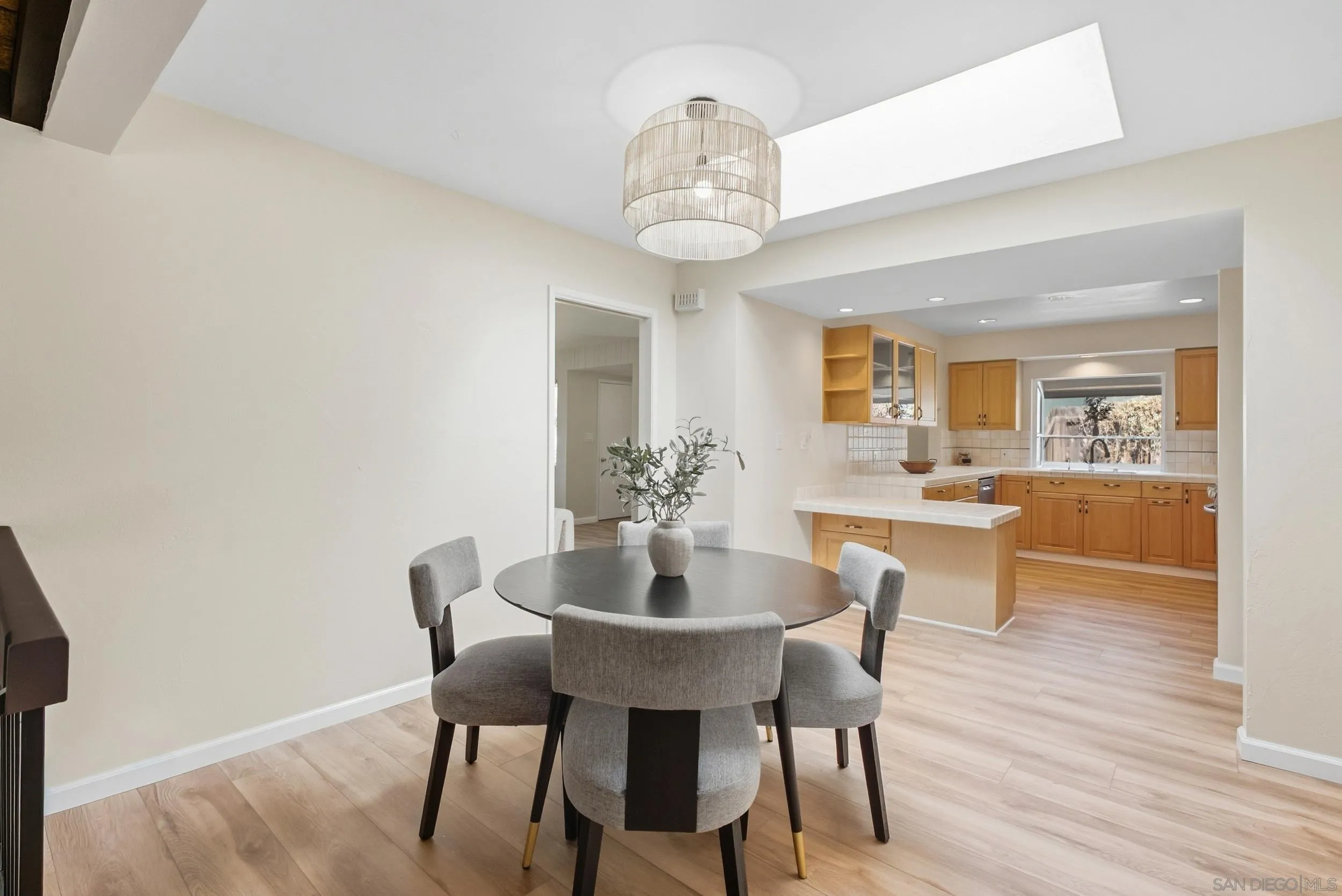 https://cdn.realtyfeed.com/cdn/127/260024076/9a4612a9c21dc9b1c316180a18f5610d.webp