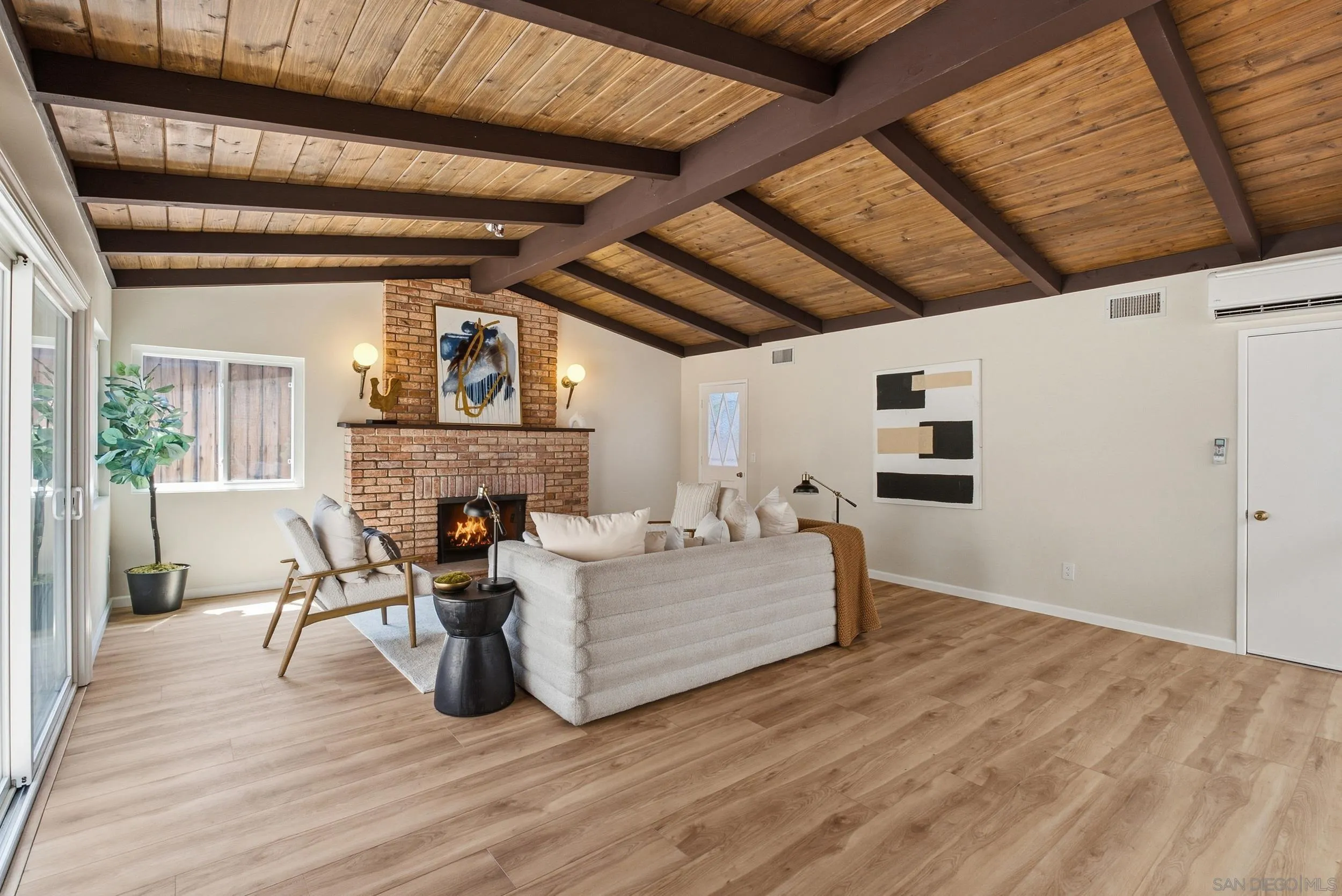 https://cdn.realtyfeed.com/cdn/127/260024076/d6448a7670de63a6de0e257780fd4769.webp