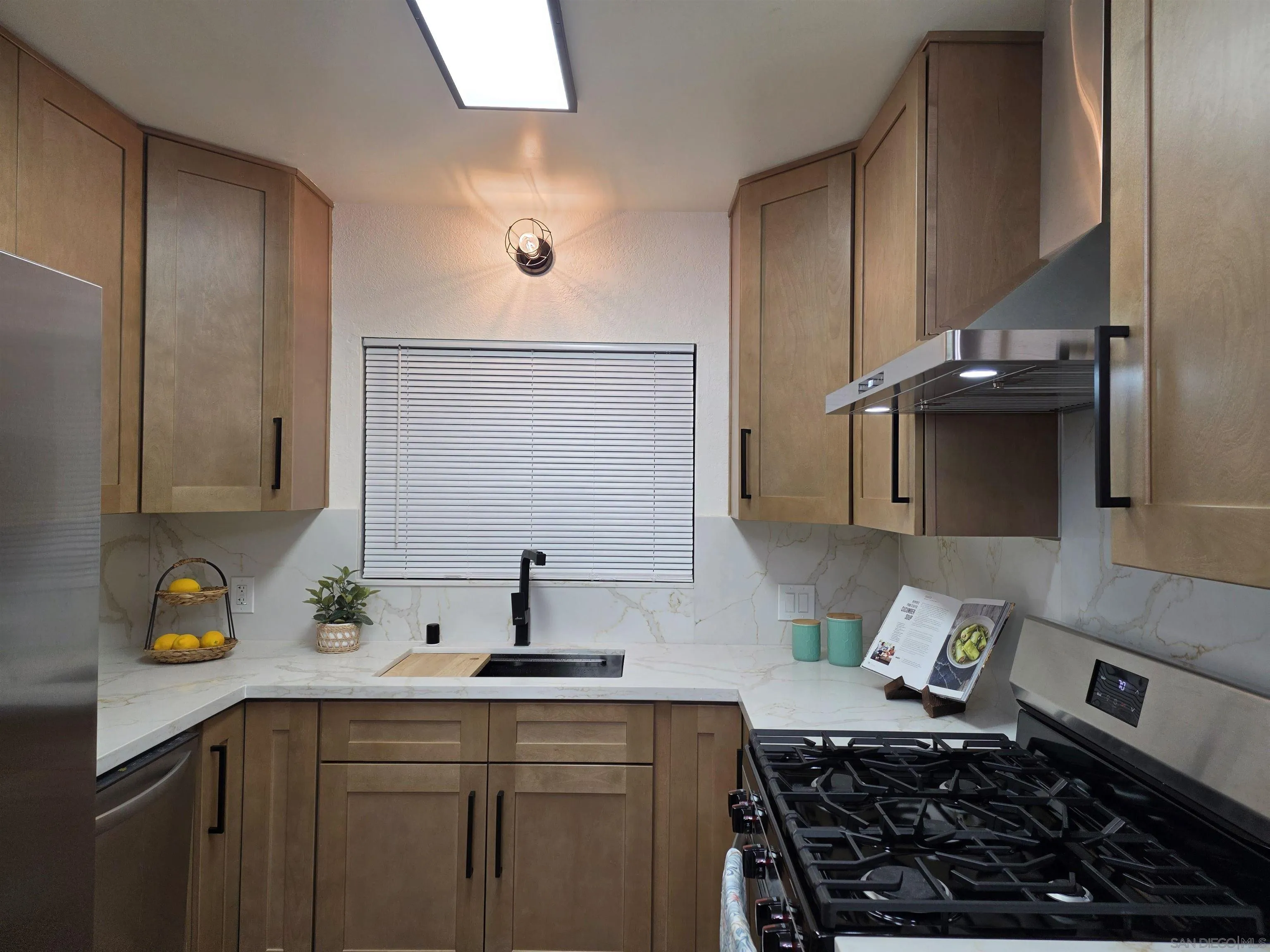 https://cdn.realtyfeed.com/cdn/127/260024077/39fd8fefa4e1e839e400a8903f13d68f.webp