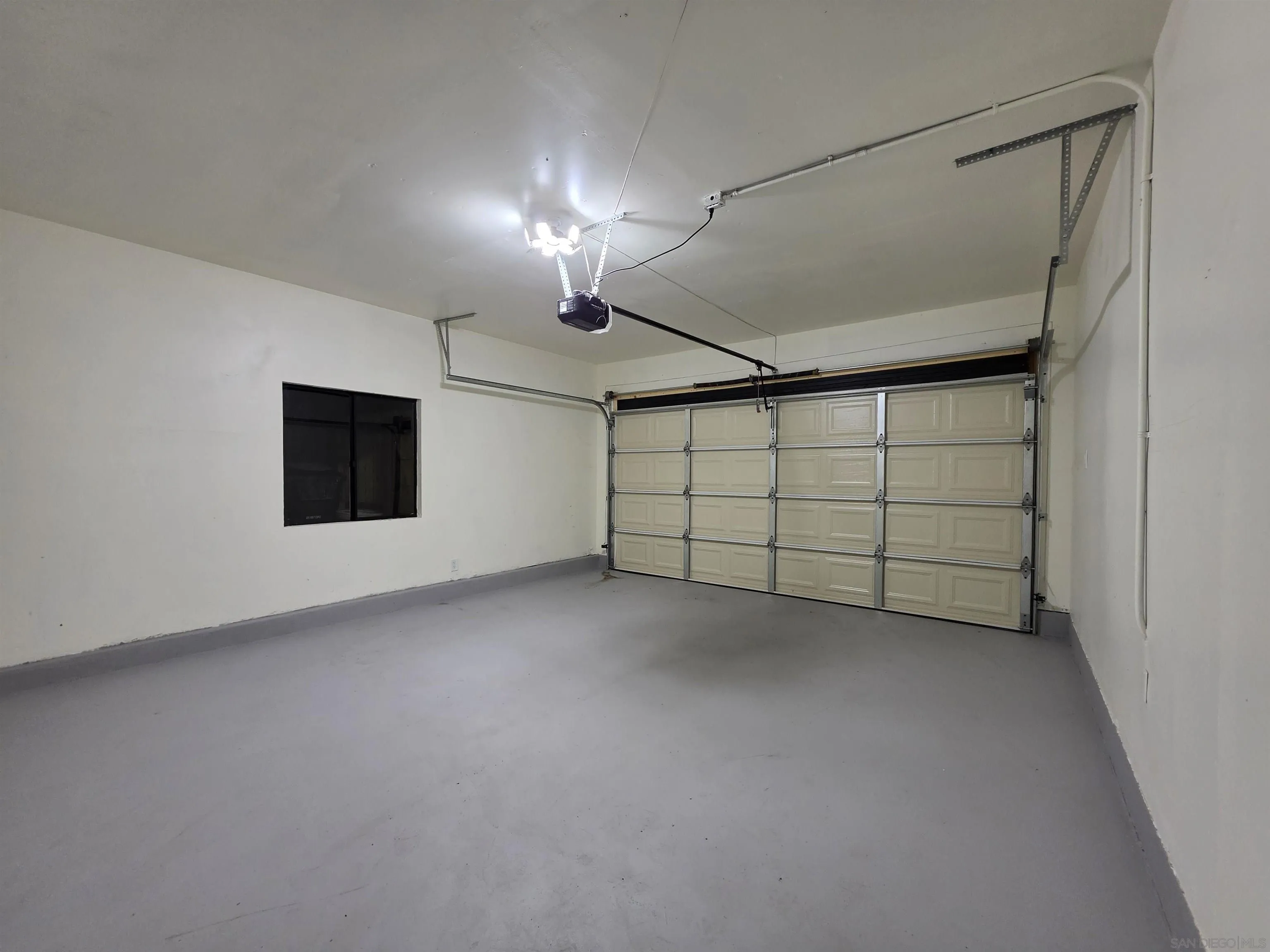 https://cdn.realtyfeed.com/cdn/127/260024077/5abb2687be84dfc5d4c0560c5cb23286.webp