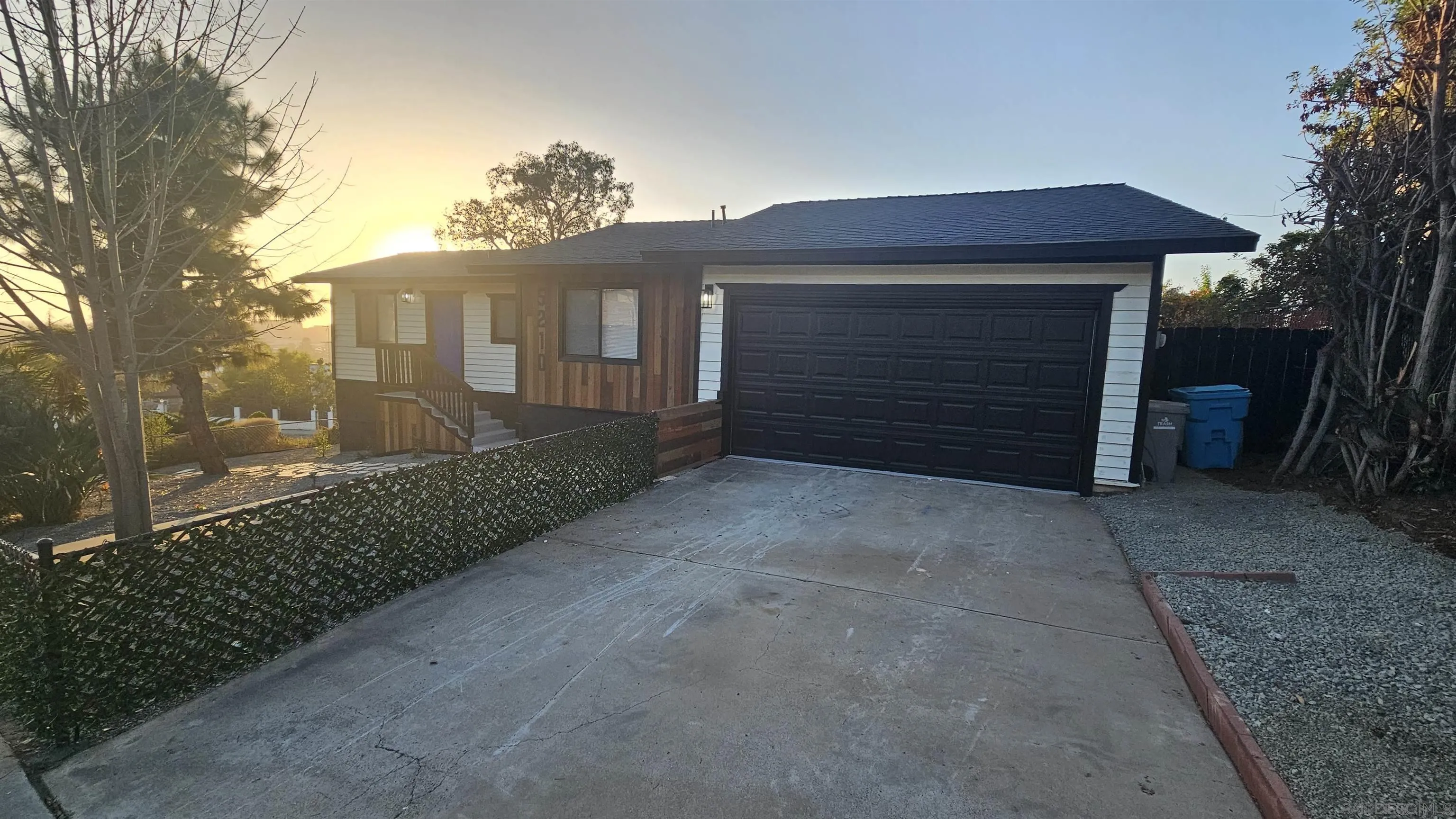 https://cdn.realtyfeed.com/cdn/127/260024077/760c9bd490ff6c0b8dfa5f583aa915f7.webp