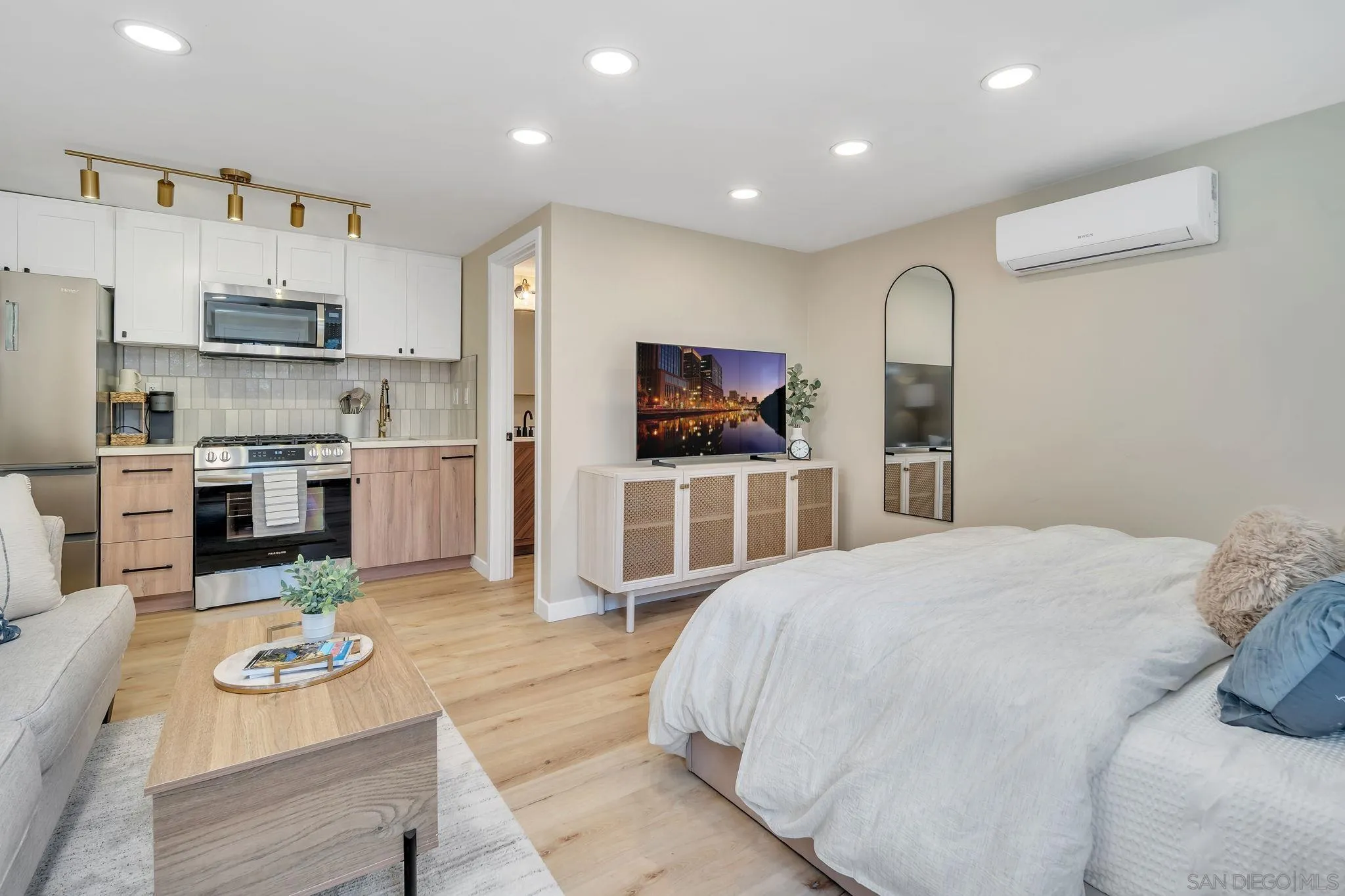 418 Ivy Street, San Diego, CA 92101, photo 36