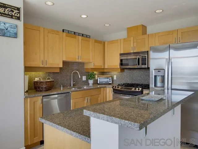 https://cdn.realtyfeed.com/cdn/127/260024084/6c39650604a86b9468f854a4ca3ec9bc.webp
