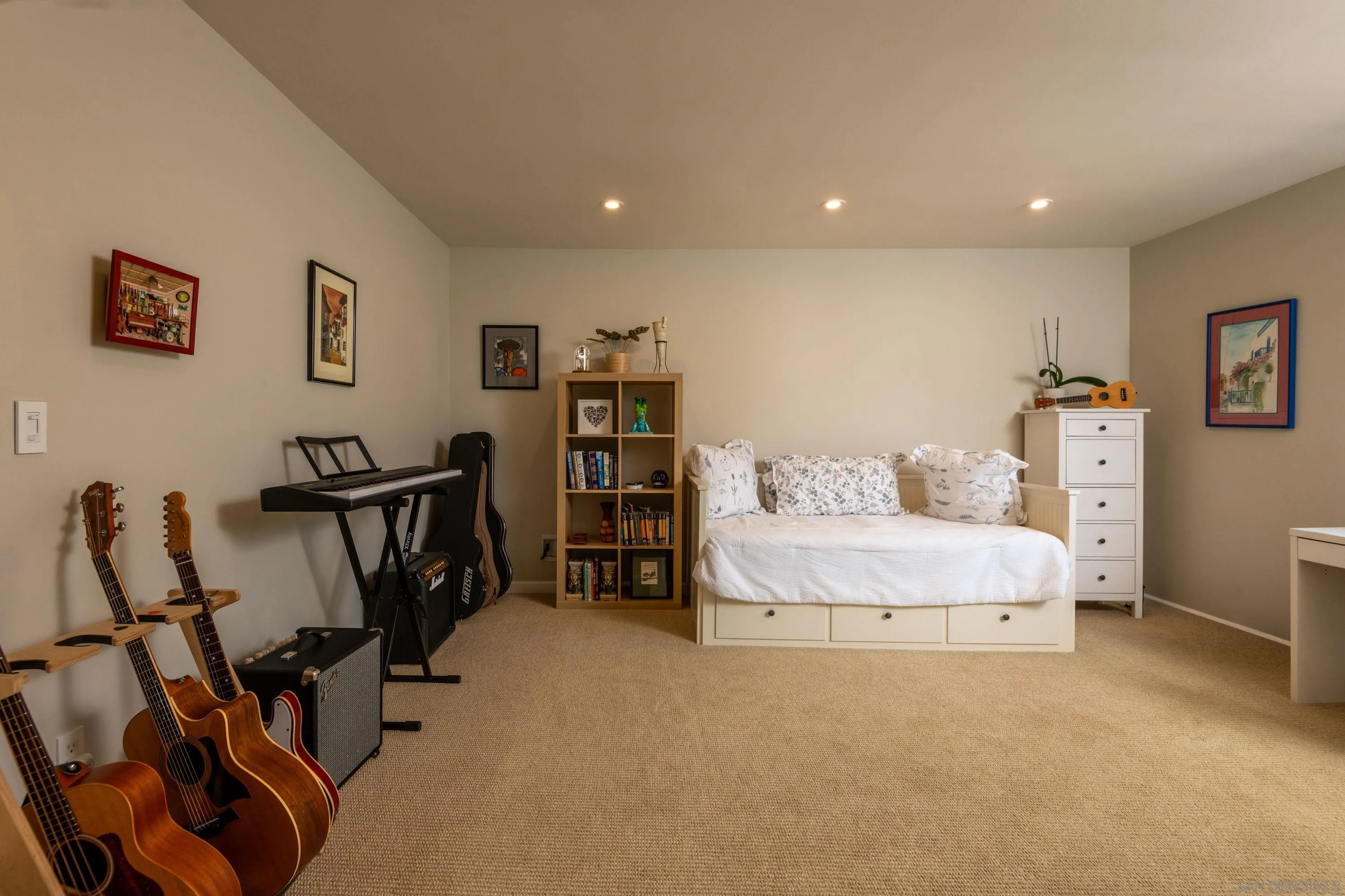 https://cdn.realtyfeed.com/cdn/127/260024088/c6f0b1b31a4b45b87789b94cdf0a89fa.webp
