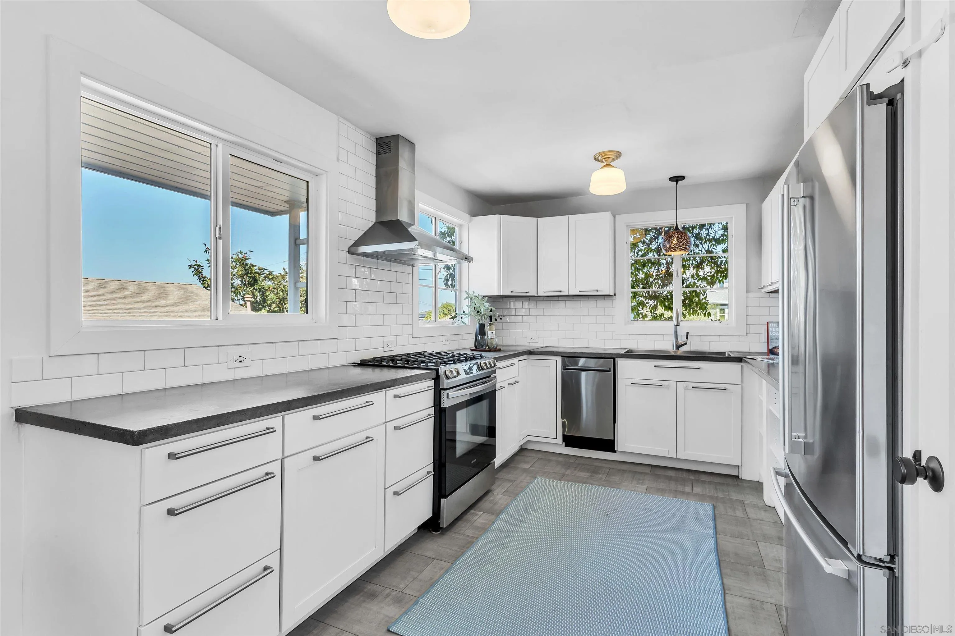 https://cdn.realtyfeed.com/cdn/127/260024091/c94ceac1728106db54be99272acd248e.webp