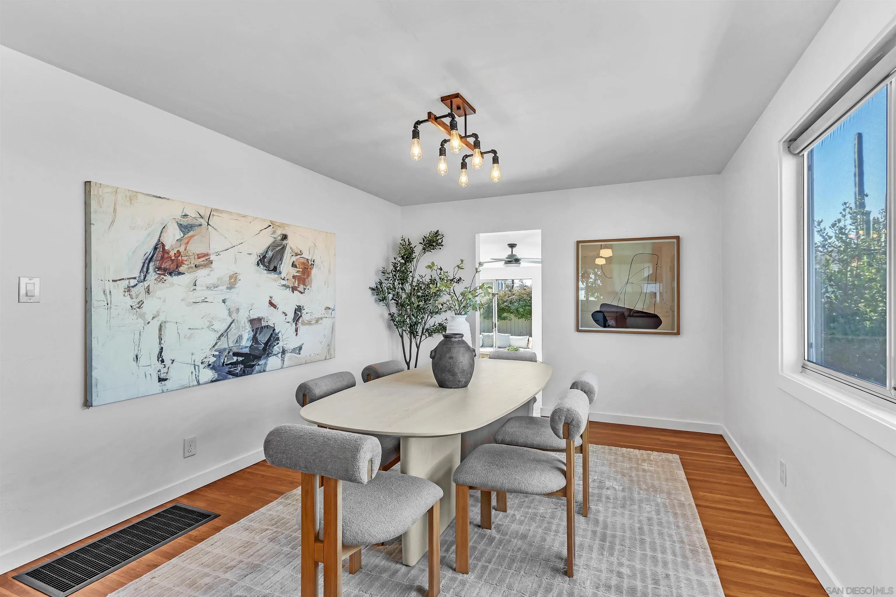 https://cdn.realtyfeed.com/cdn/127/260024091/e7f954156aa22359f43abb1fe56f39a7.webp