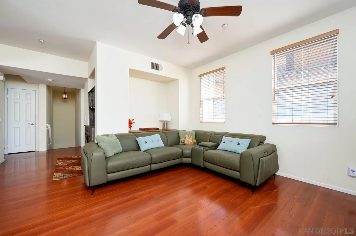 https://cdn.realtyfeed.com/cdn/127/260024092/19f84c2523d08f3e32cc1b8ebba428fd.webp