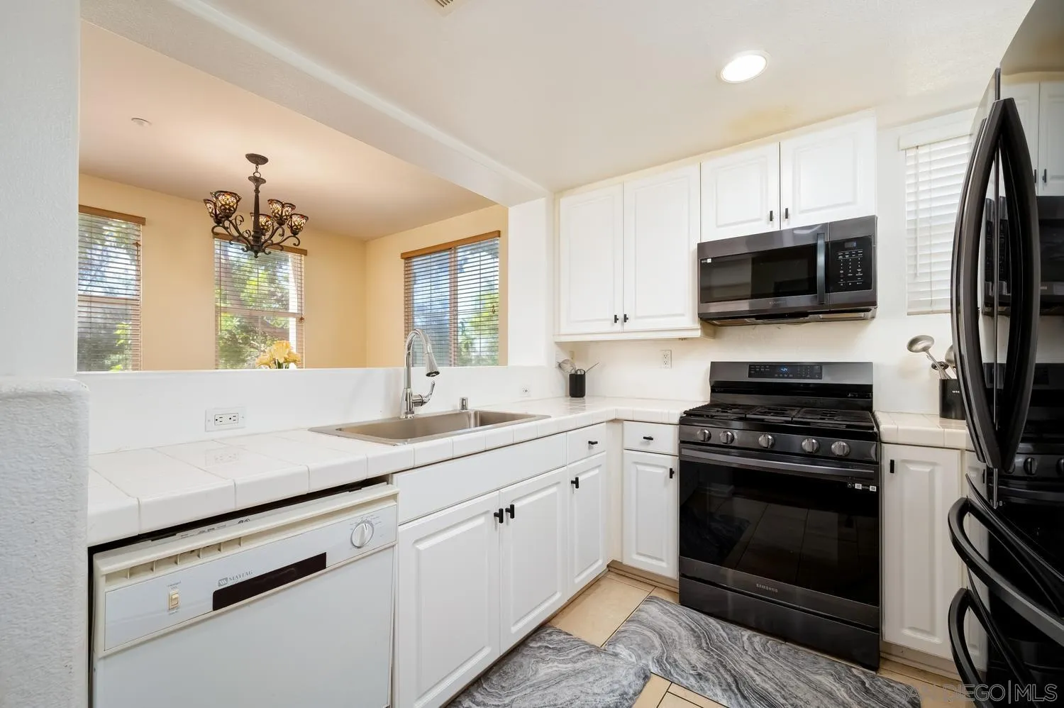 https://cdn.realtyfeed.com/cdn/127/260024092/5a23a6af90fd4154d7dd1cadd655fdef.webp