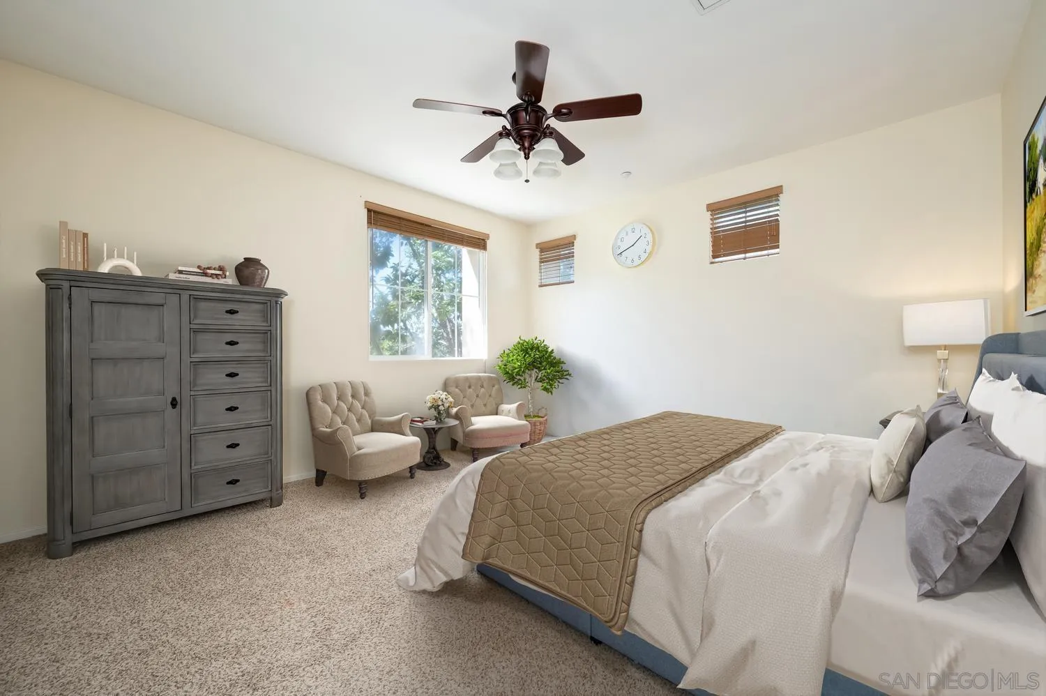 https://cdn.realtyfeed.com/cdn/127/260024092/813afa97ed7530466f4b39f20eaf8735.webp