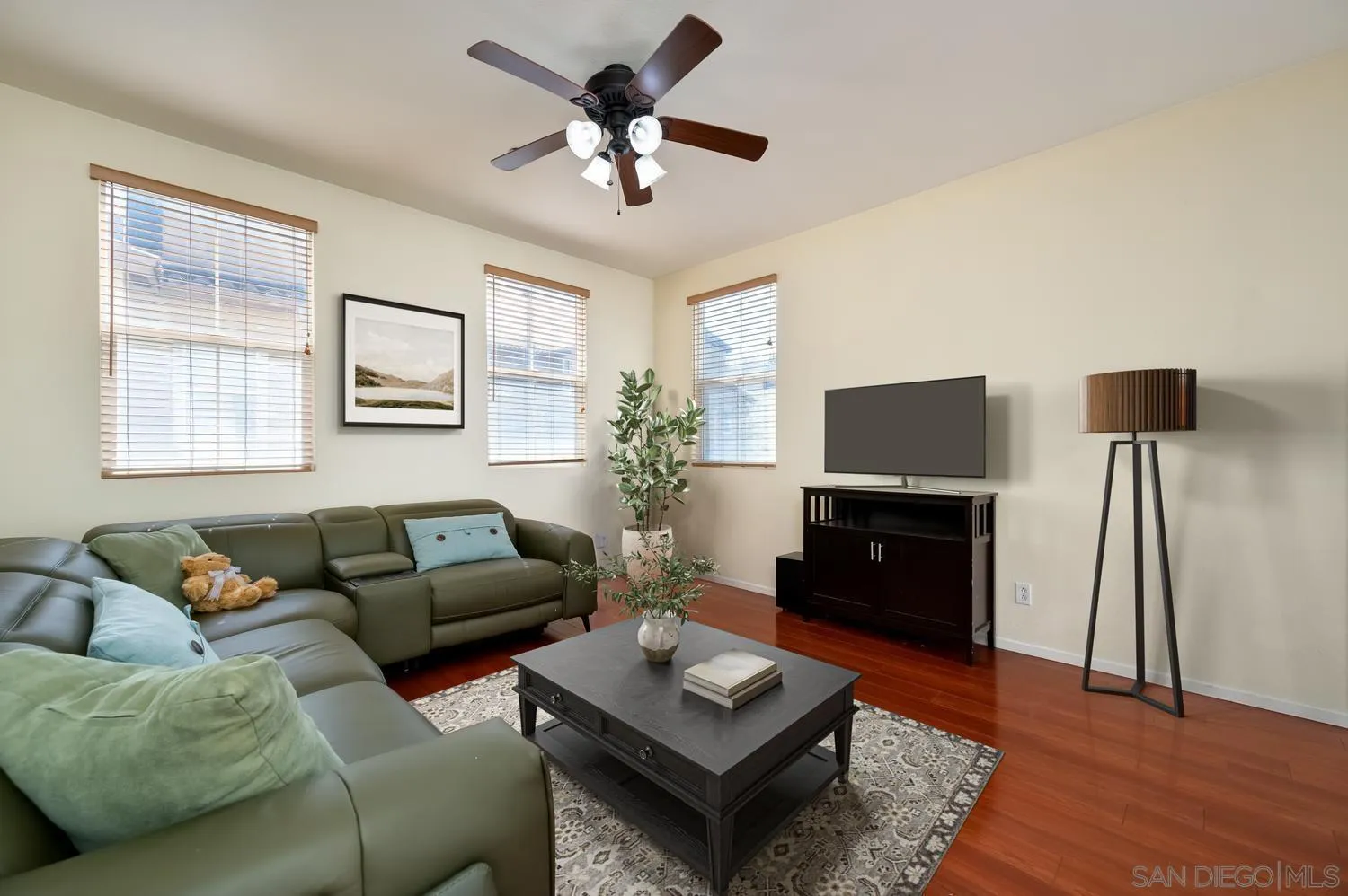 https://cdn.realtyfeed.com/cdn/127/260024092/8a0d978f9d3b97e7a5fb34d242e288df.webp