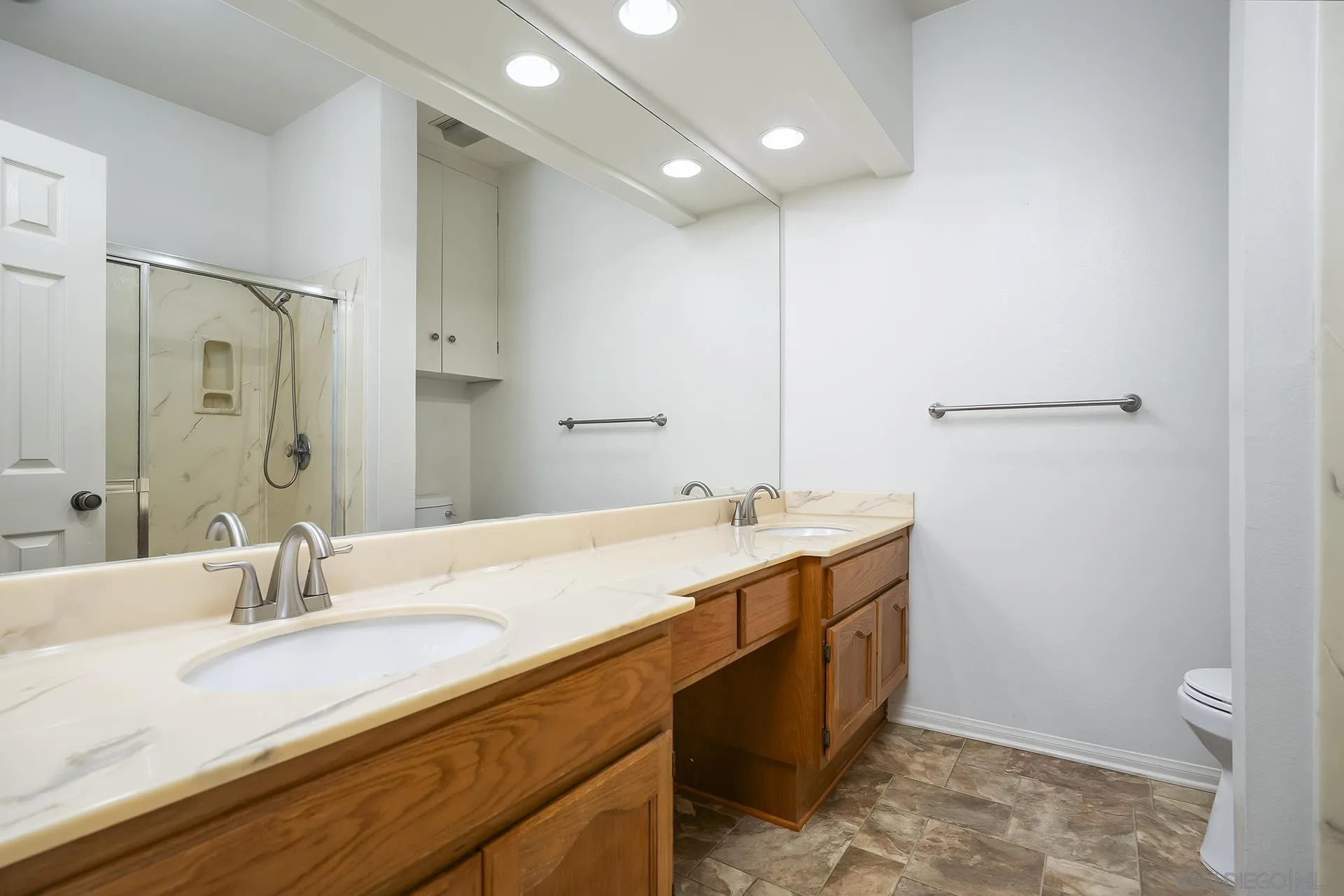 https://cdn.realtyfeed.com/cdn/127/260024099/75aac90b27f726fceb86eae386193886.webp
