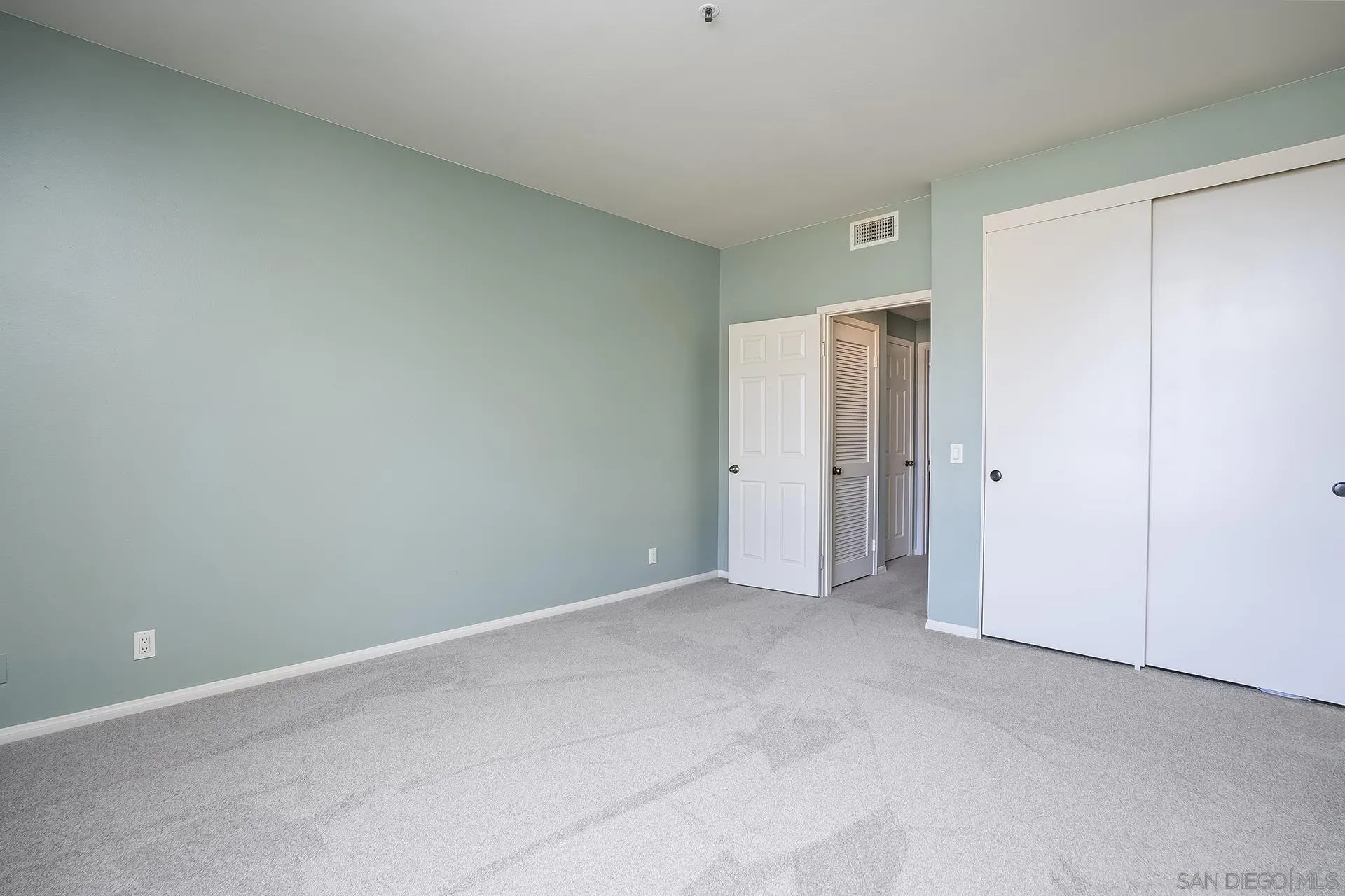 https://cdn.realtyfeed.com/cdn/127/260024099/9945202e5de79a4488f36cdc04d5dcdb.webp
