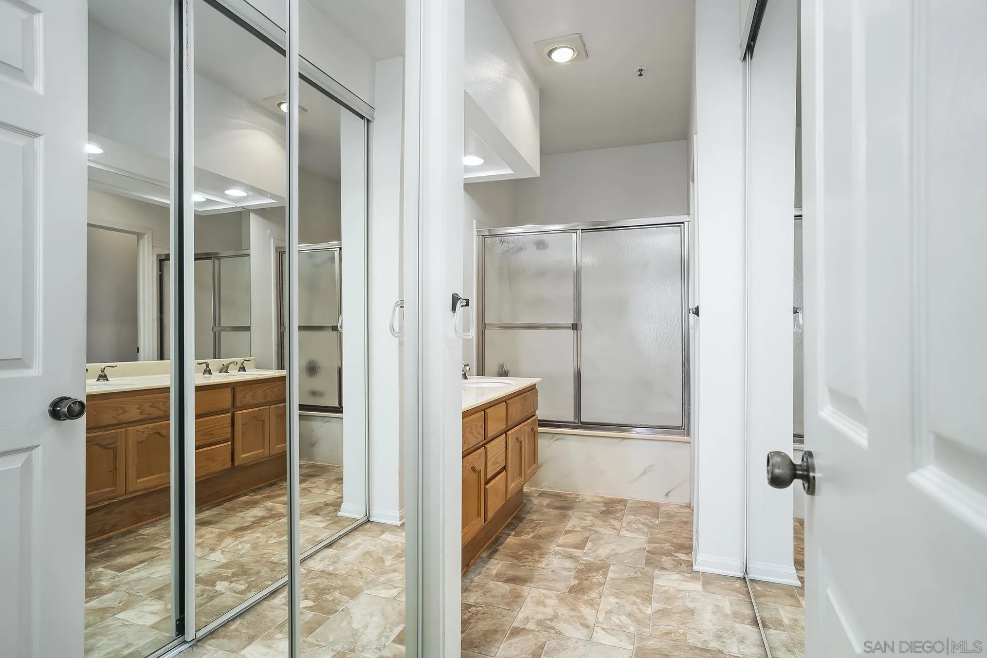 https://cdn.realtyfeed.com/cdn/127/260024099/f868774e986b6d1fa012db79668d9129.webp