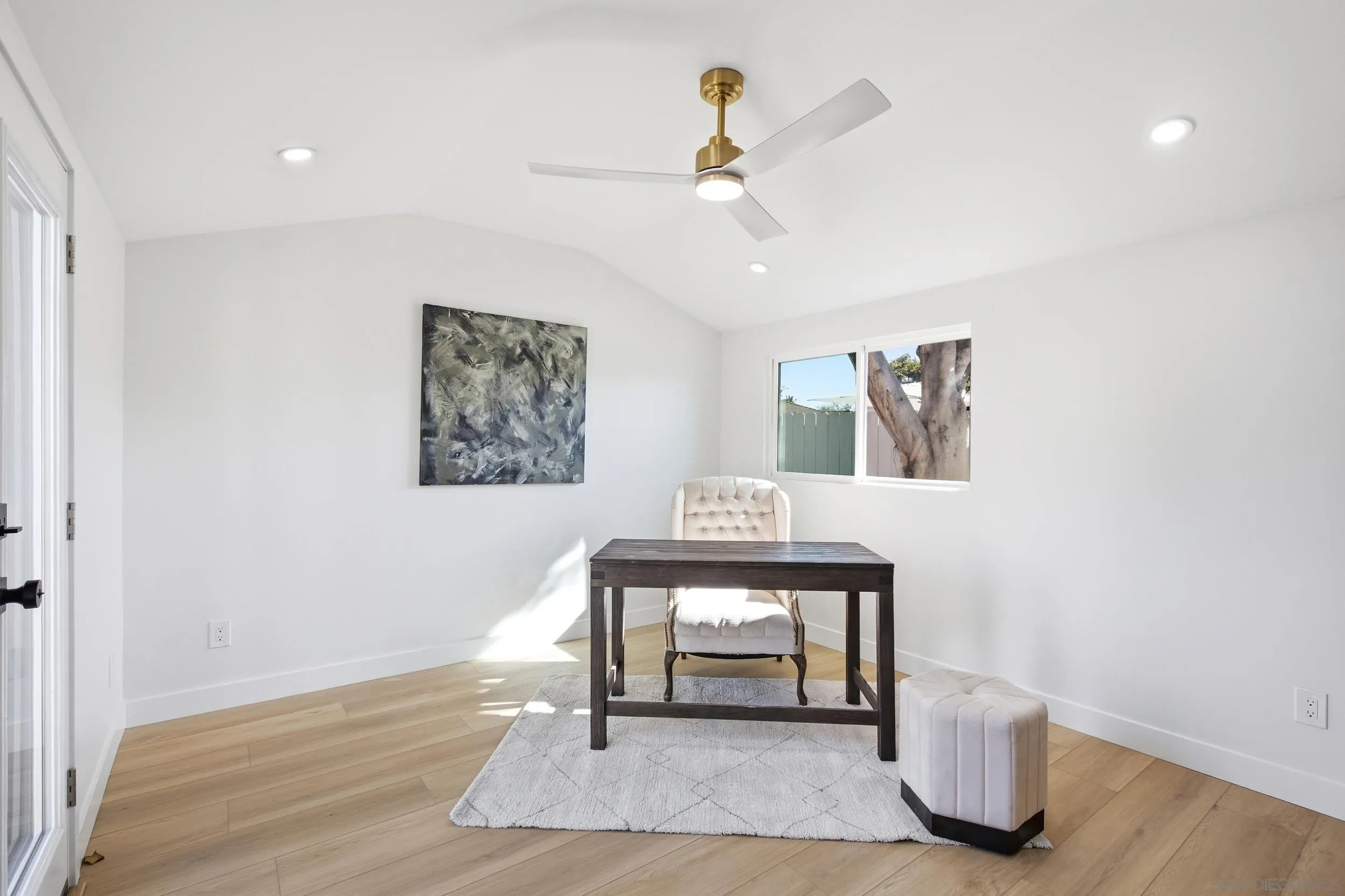 https://cdn.realtyfeed.com/cdn/127/260024102/24f7dd557629413c01ccba0291f21011.webp