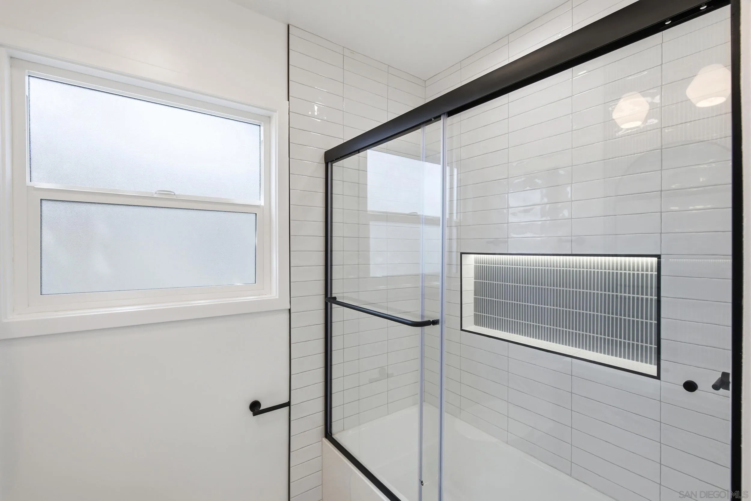 https://cdn.realtyfeed.com/cdn/127/260024102/db10e0b8c15833c5b45477b8b94600c2.webp